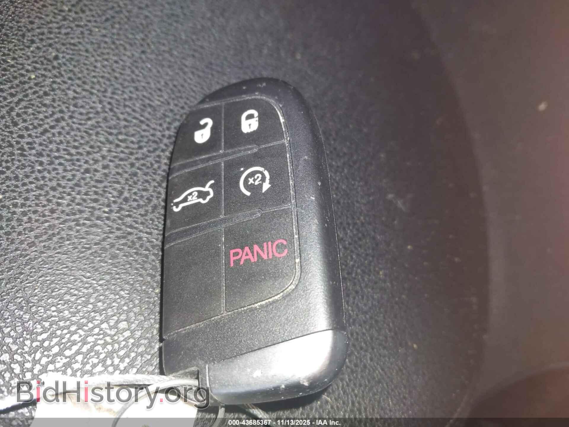 2019 CHRYSLER 300 - VIN: 2C3CCAEG0KH693512 - Фото 11