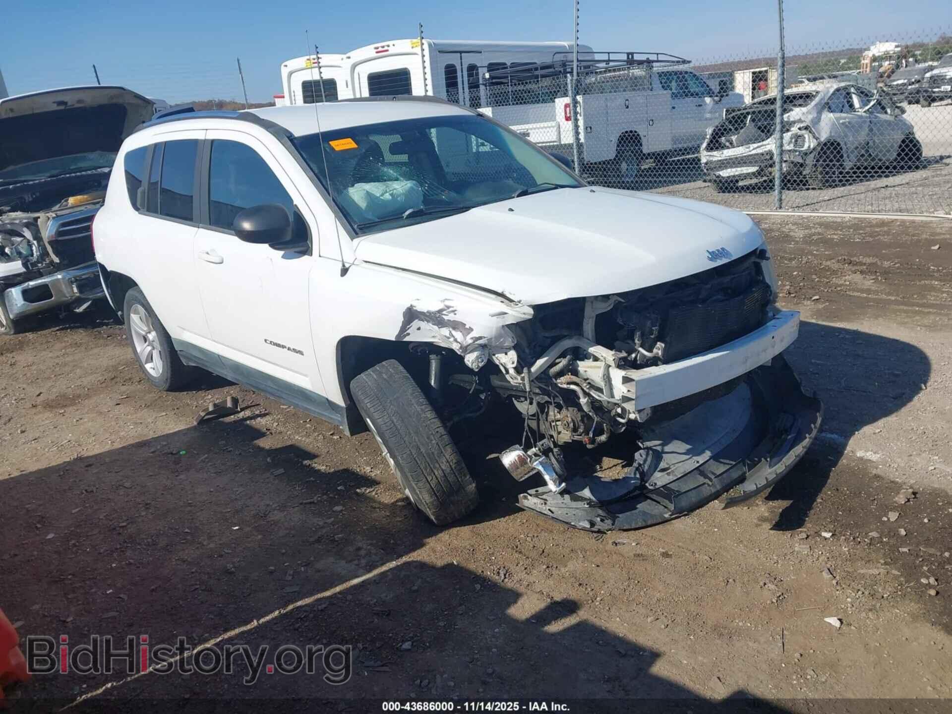 Photo 1J4NT1FB2BD236442 - JEEP COMPASS 2011