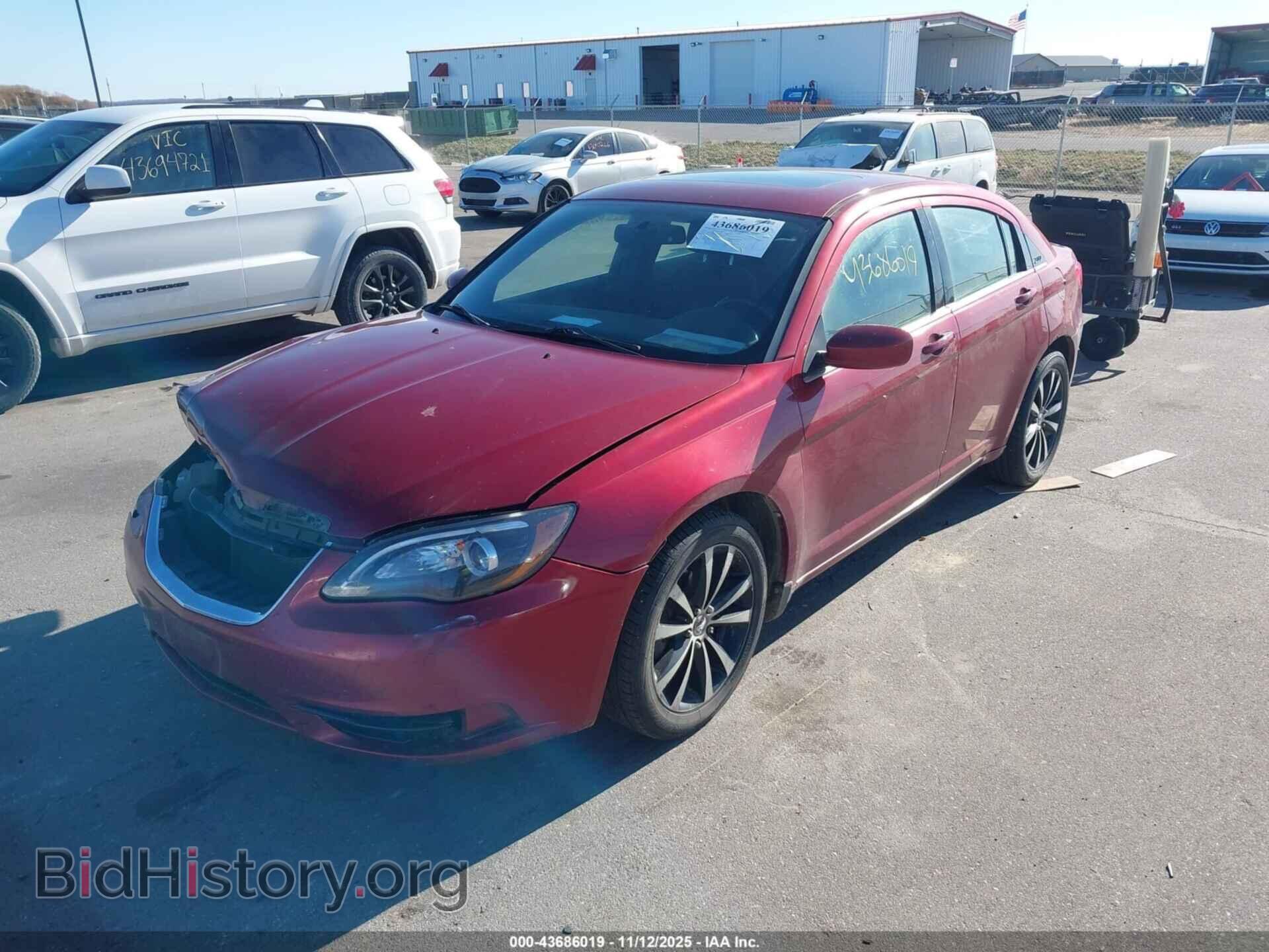 2013 CHRYSLER 200 - VIN: 1C3CCBBB3DN516560 - Фото 2
