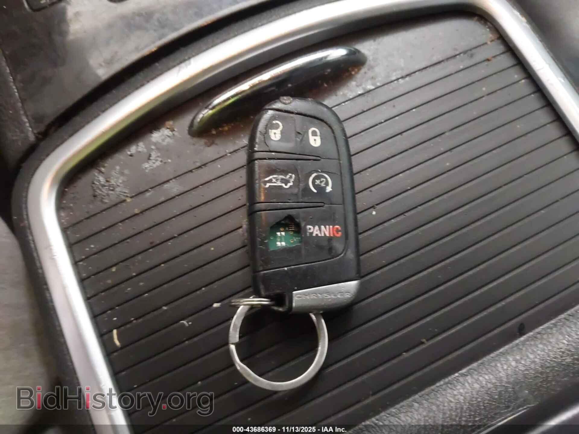 2011 CHRYSLER 300 - VIN: 2C3CA5CG3BH563188 - Фото 11