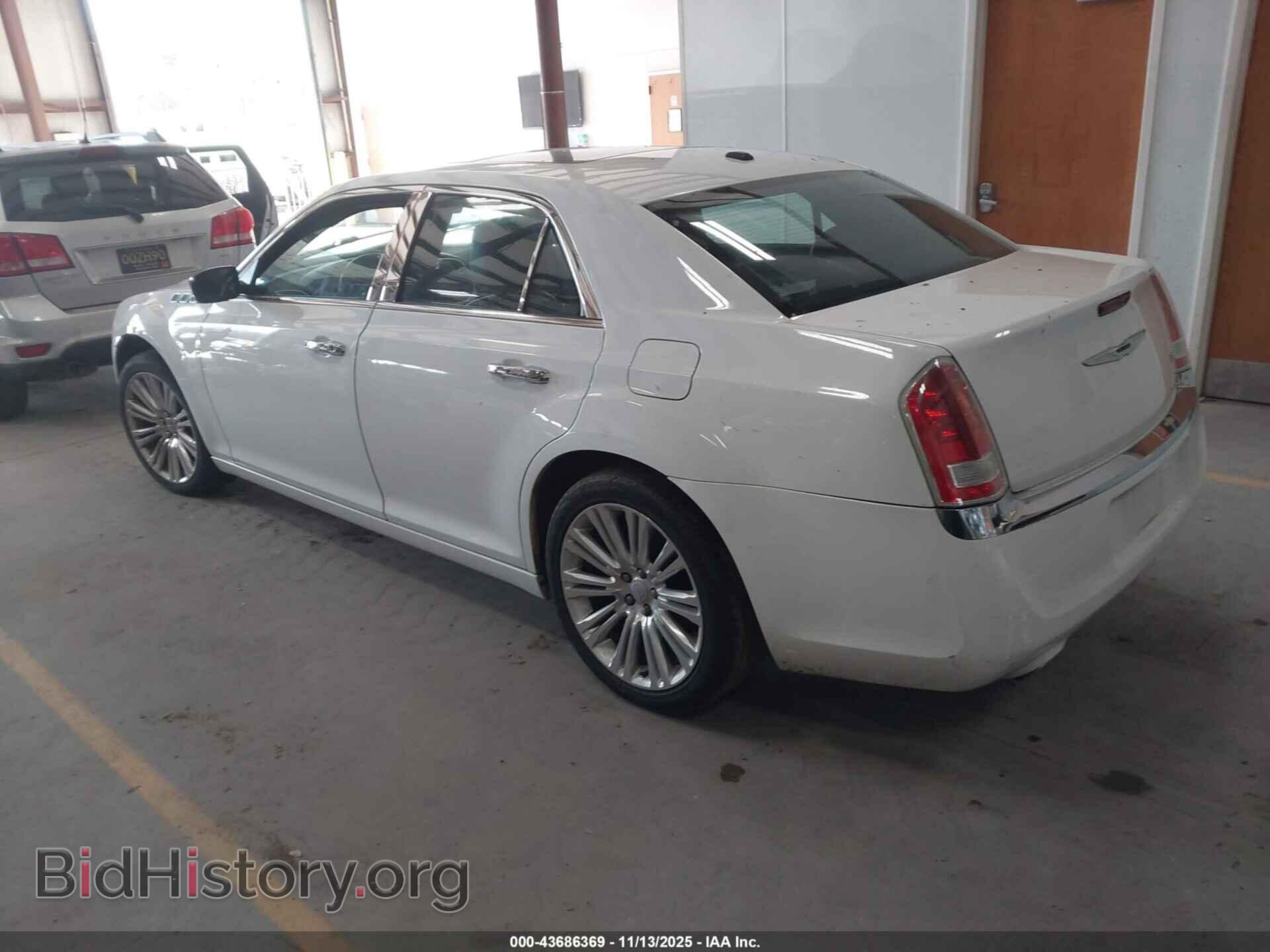 2011 CHRYSLER 300 - VIN: 2C3CA5CG3BH563188 - Фото 3