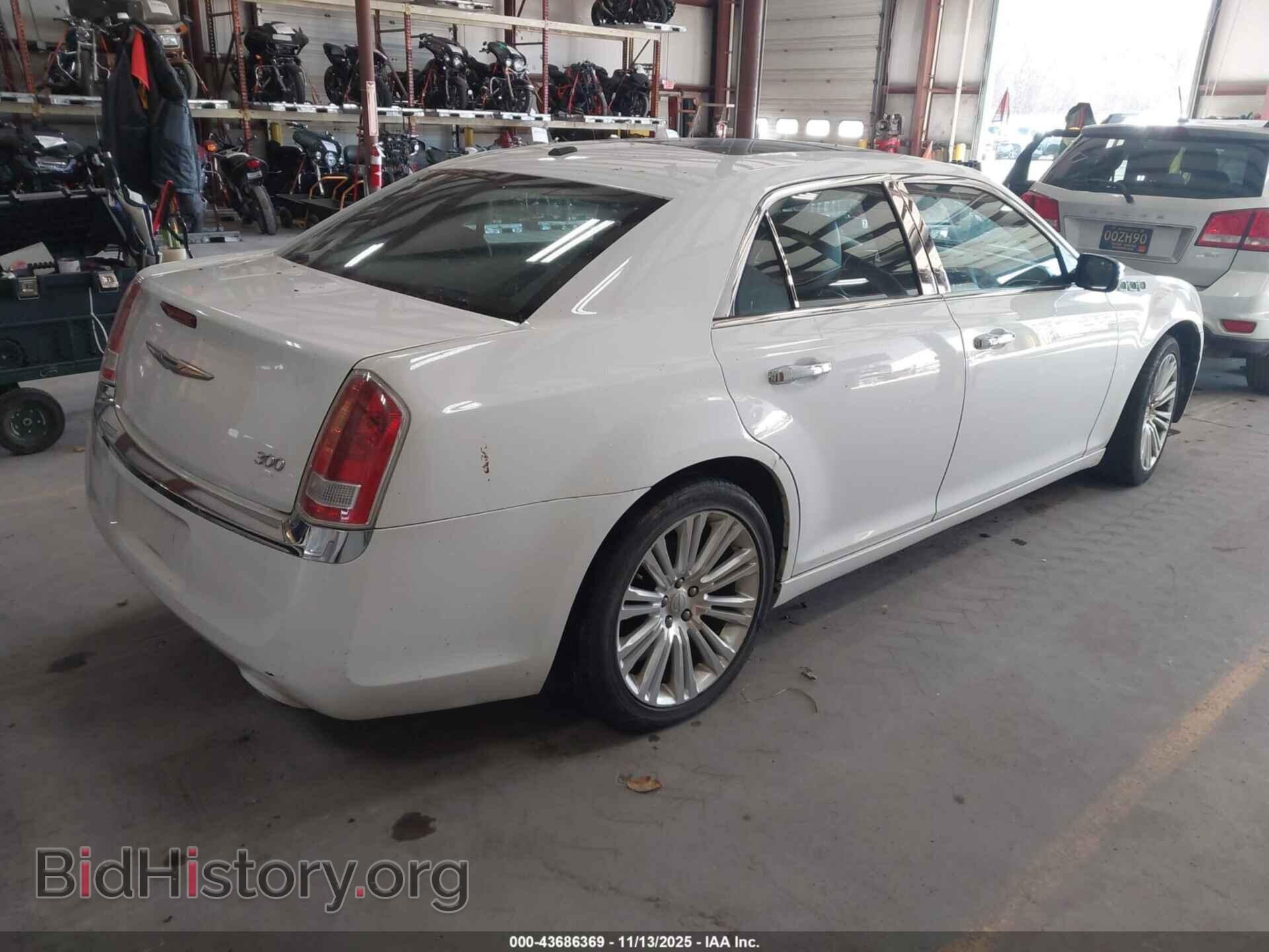 2011 CHRYSLER 300 - VIN: 2C3CA5CG3BH563188 - Фото 4