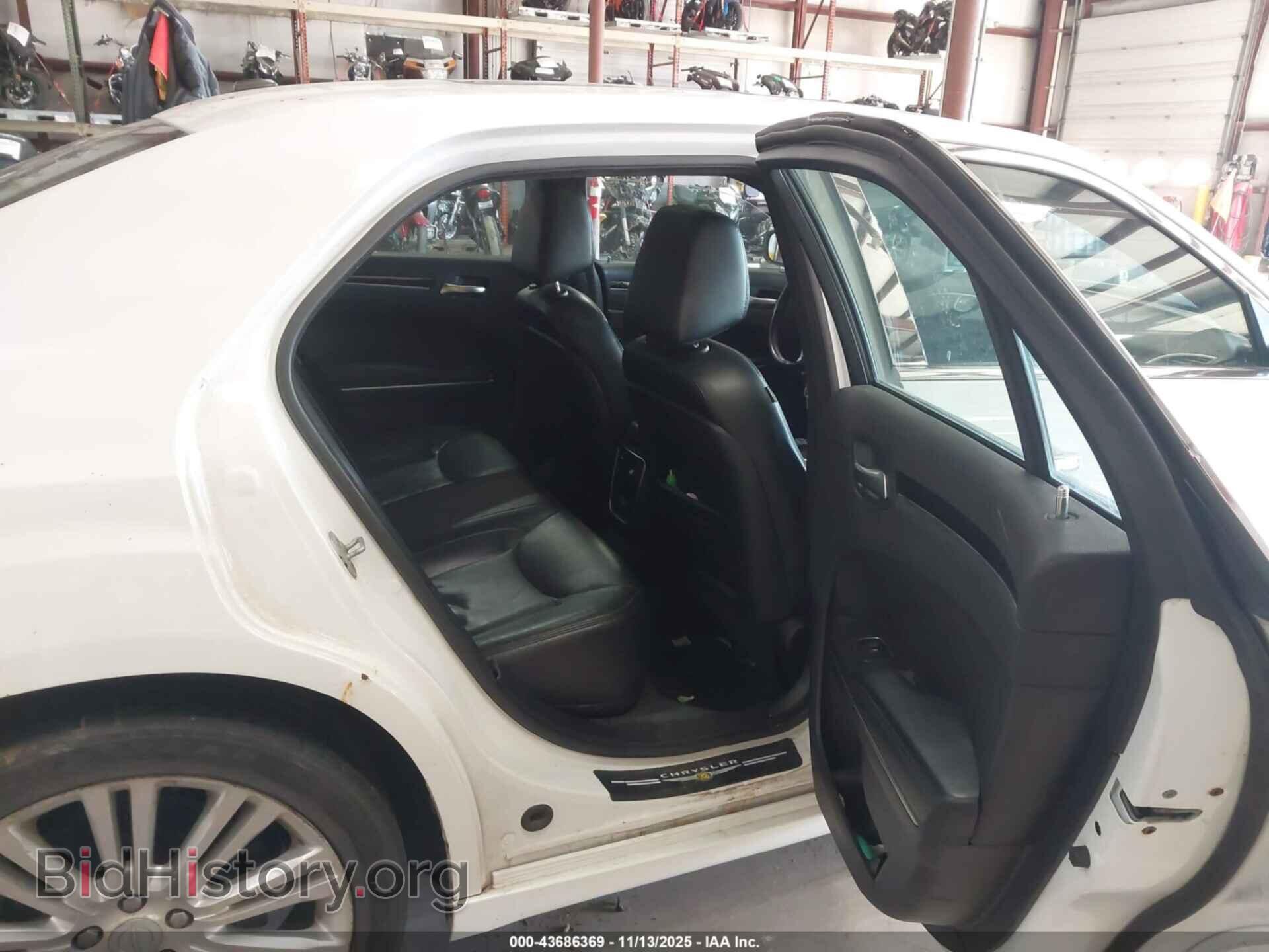 2011 CHRYSLER 300 - VIN: 2C3CA5CG3BH563188 - Фото 8