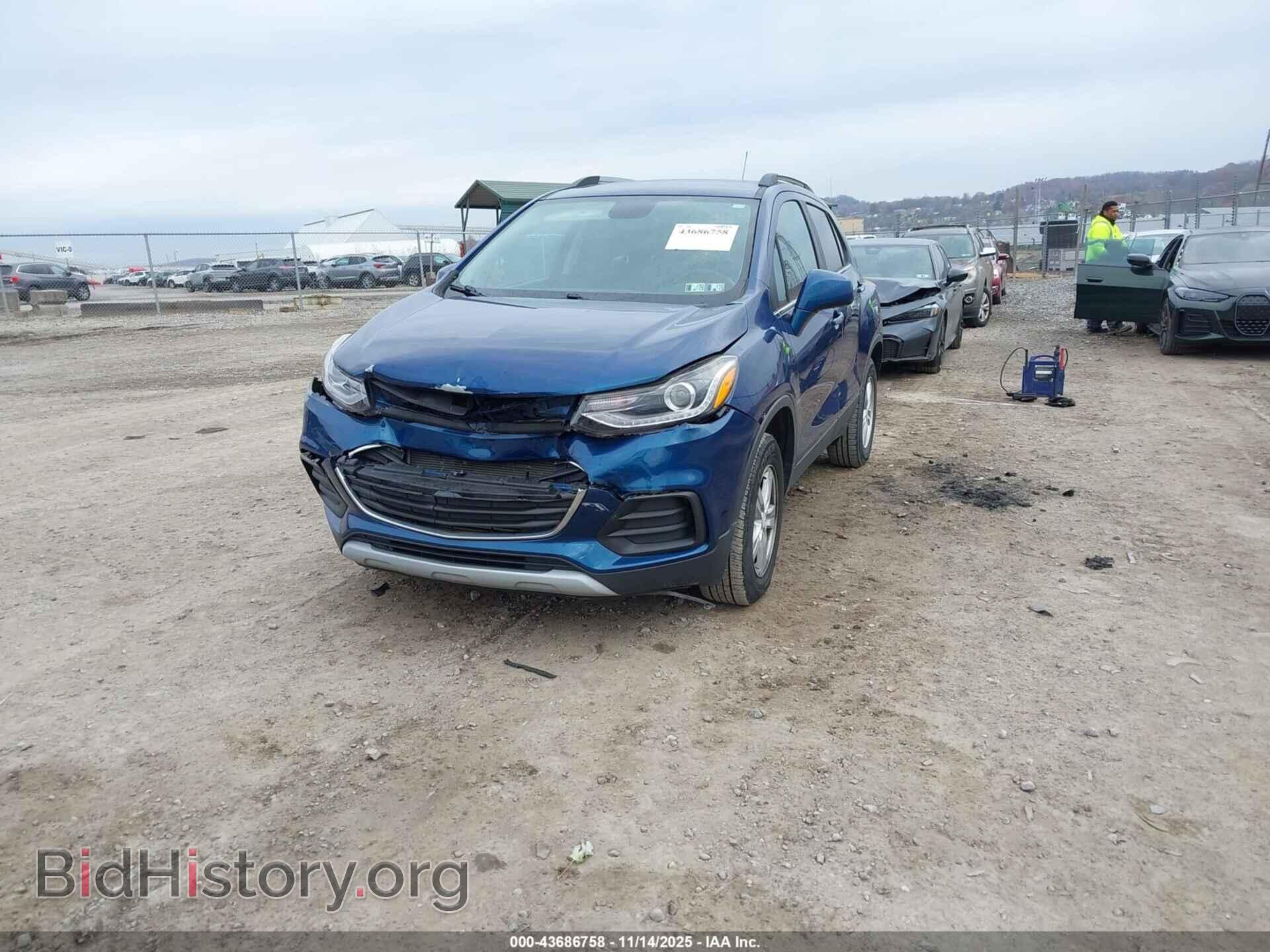 2020 CHEVROLET TRAX - VIN: 3GNCJPSB1LL166558 - Фото 2