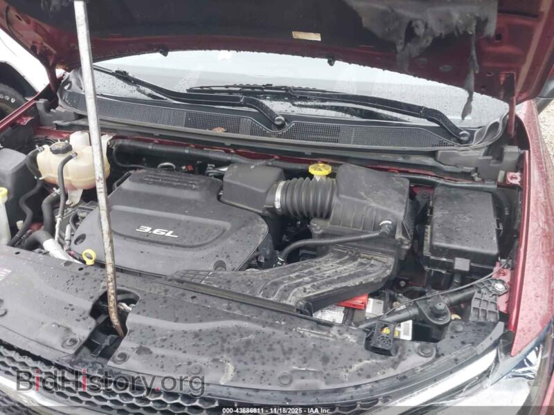2017 Chrysler PACIFICA (VIN 2C4RC1DG3HR553402) — photo 10 of 18