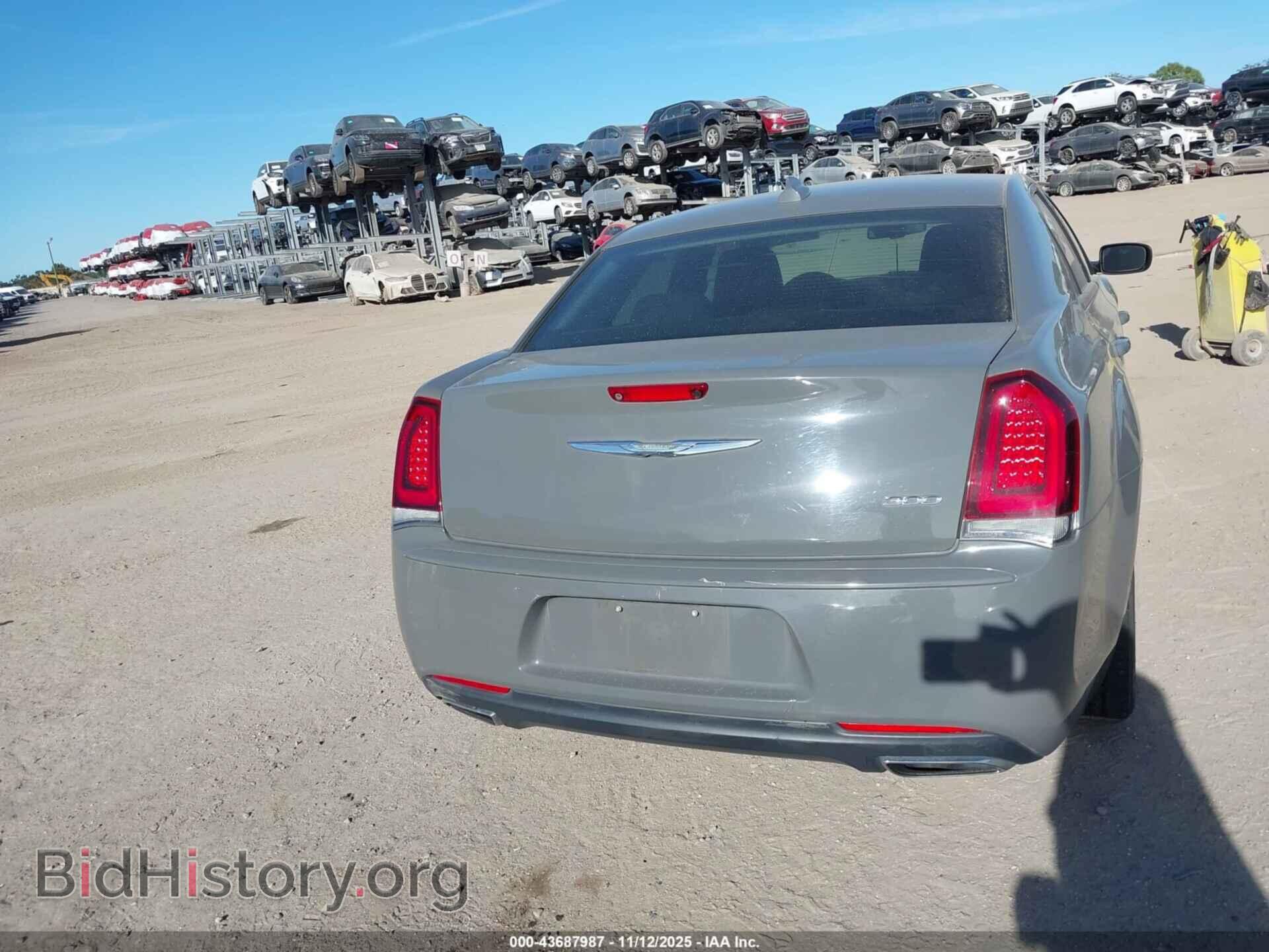 2018 CHRYSLER 300 - VIN: 2C3CCAAG7JH264372 - Фото 16