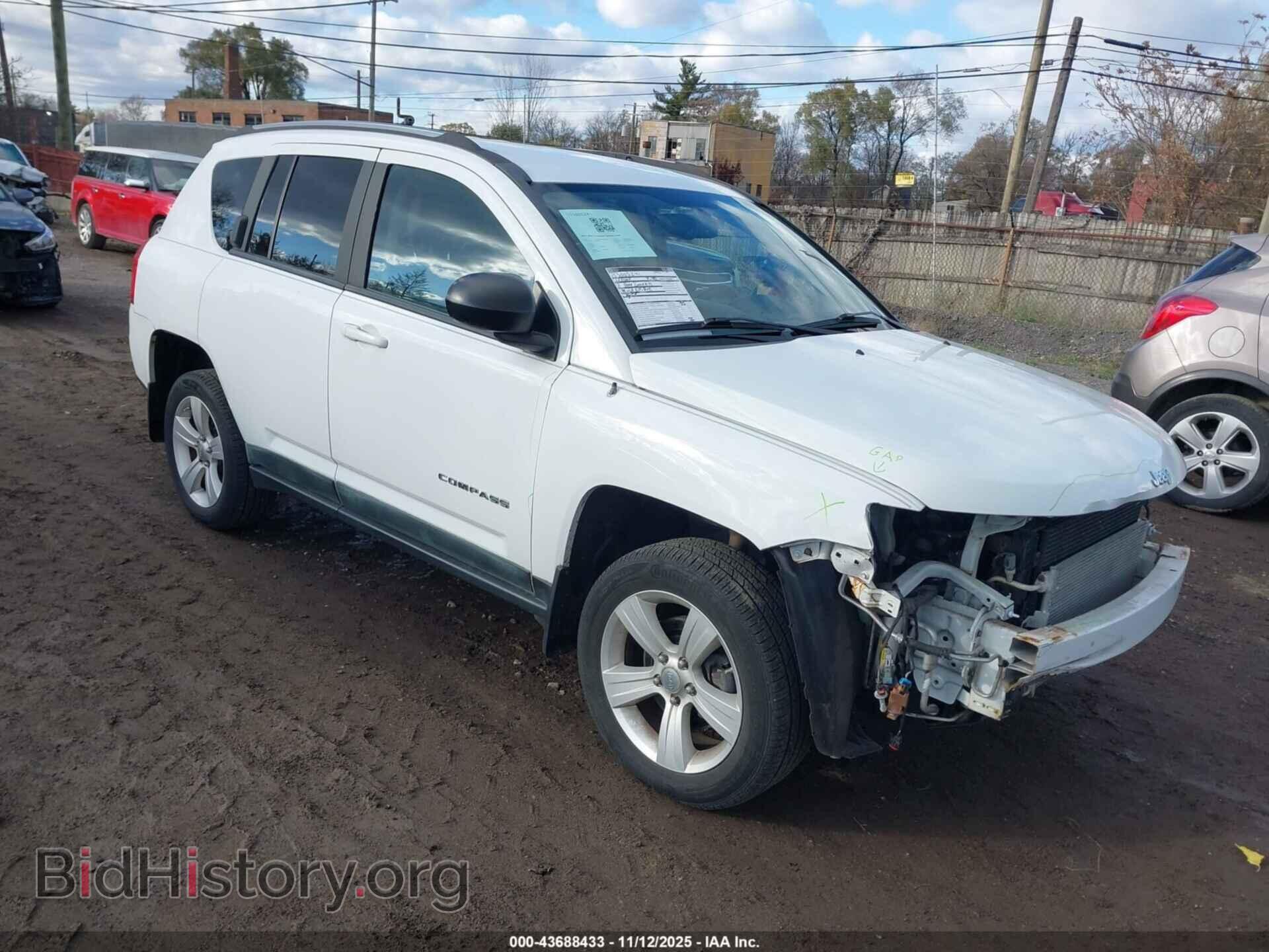 Photo 1J4NF5FB8BD251638 - JEEP COMPASS 2011