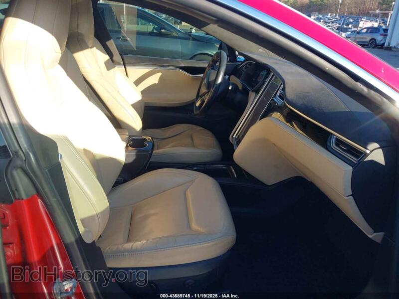 2016 Tesla MODEL S (VIN 5YJSA1E11GF160364) — фото 5 из 17