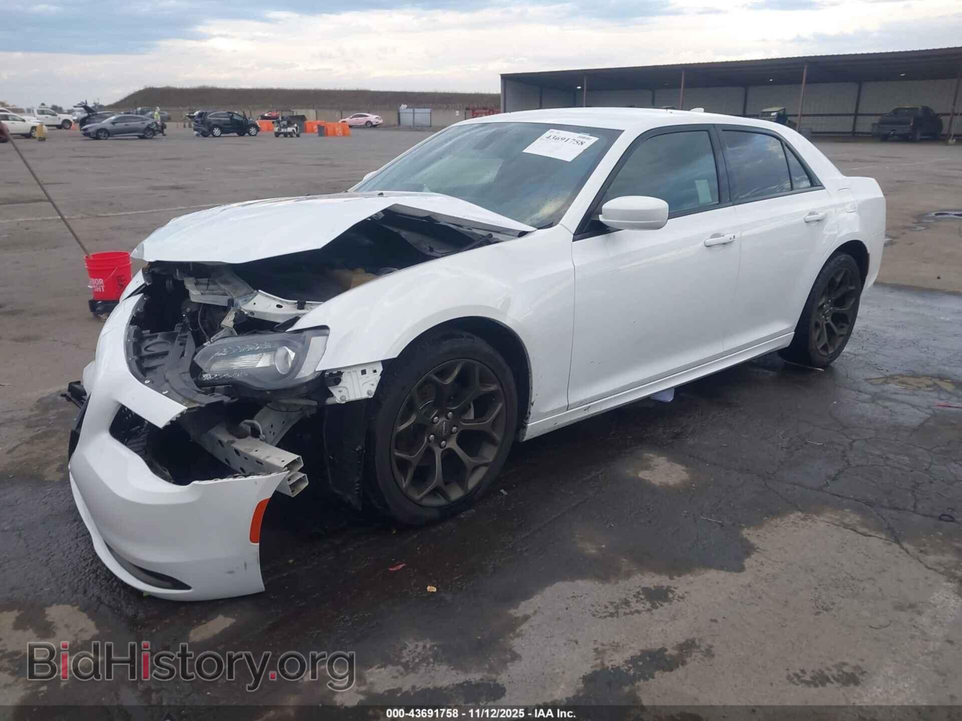 2016 CHRYSLER 300 - VIN: 2C3CCABG6GH313407 - Фото 2