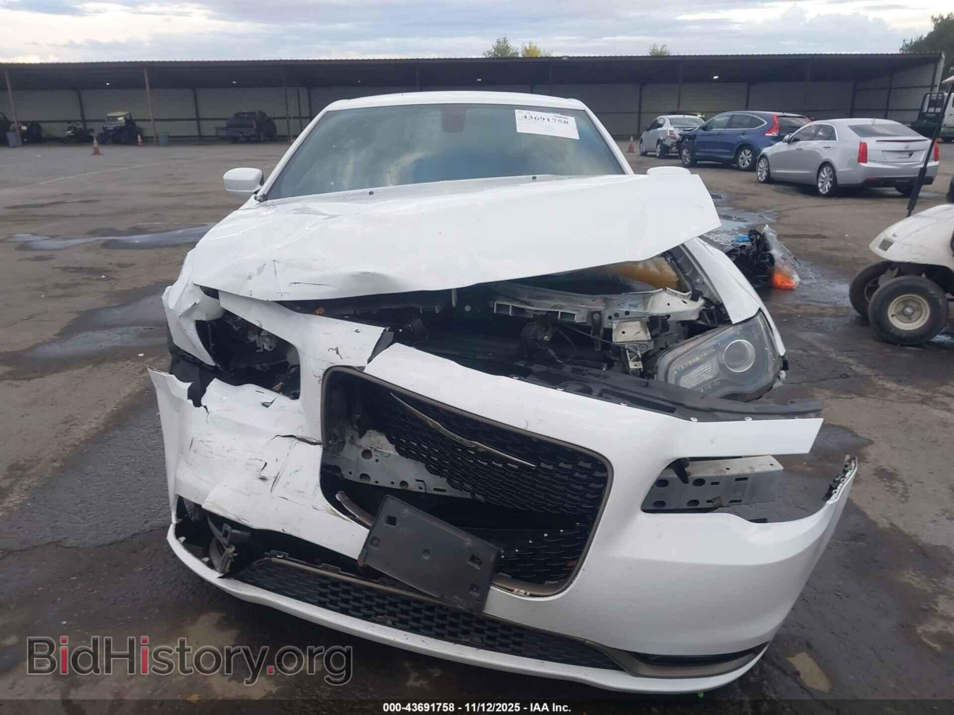 2016 CHRYSLER 300 - VIN: 2C3CCABG6GH313407 - Фото 13