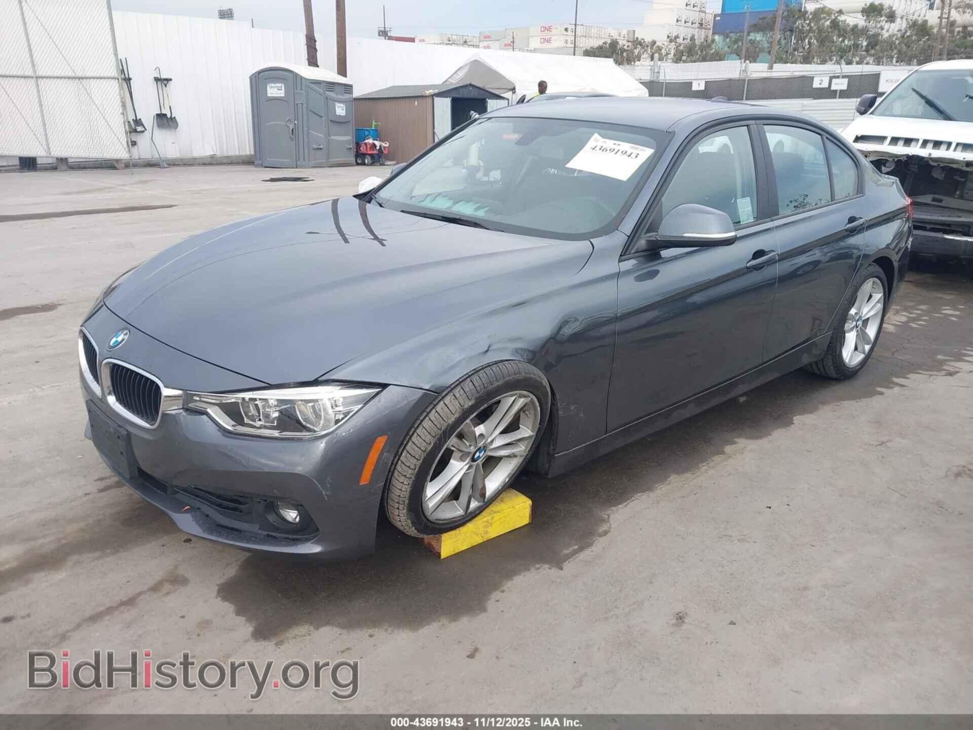 2018 BMW 320I - VIN: WBA8E1G53JNU89037 - Фото 2