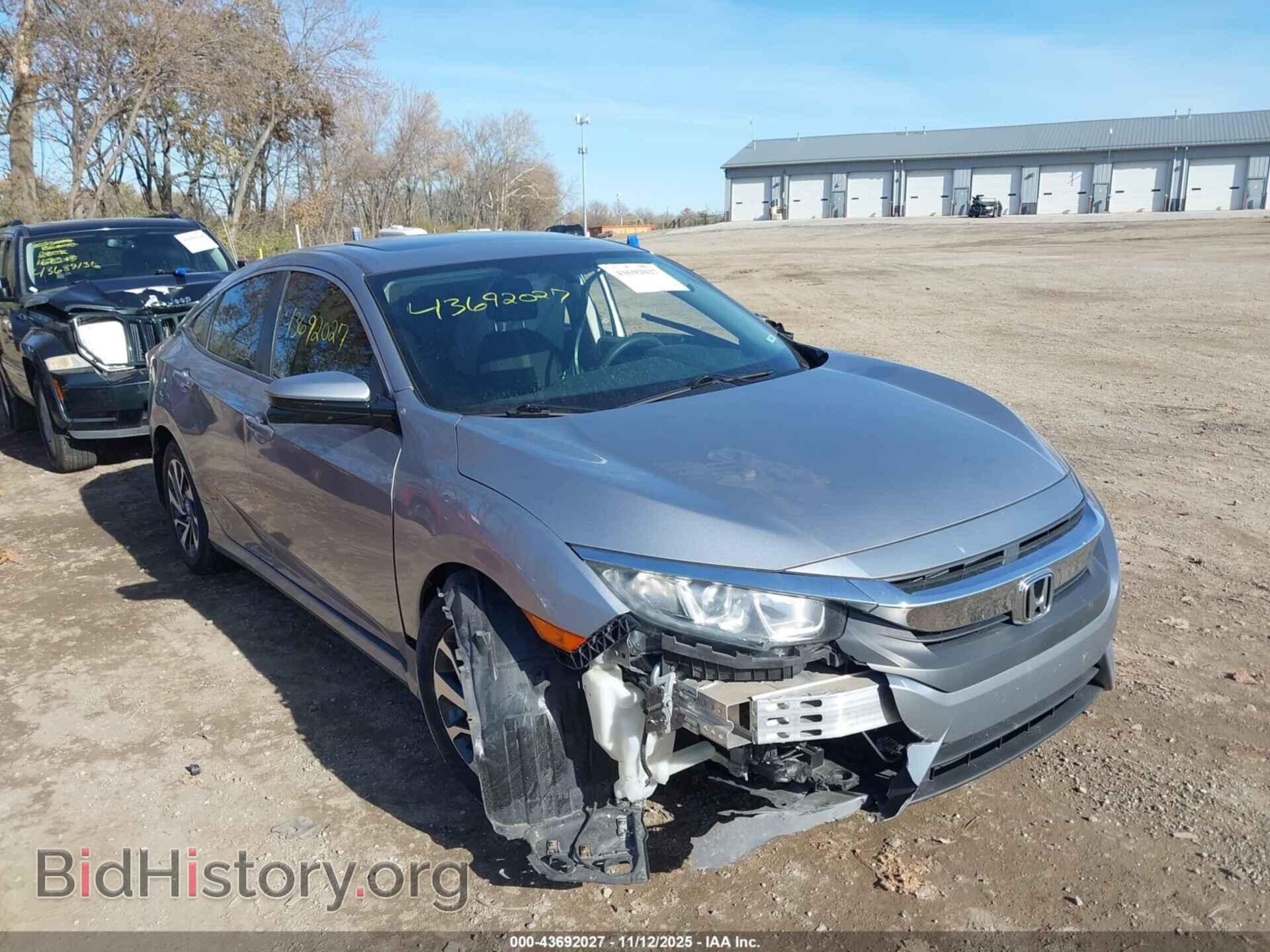 Photo 2HGFC2F79JH542472 - HONDA CIVIC 2018