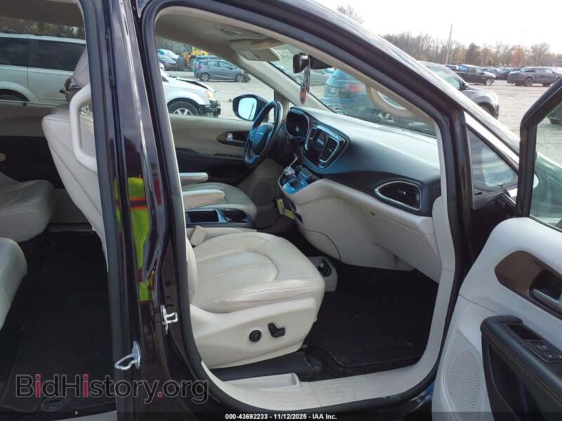 2017 Chrysler PACIFICA (VIN 2C4RC1EG4HR525820) — фото 5 из 19