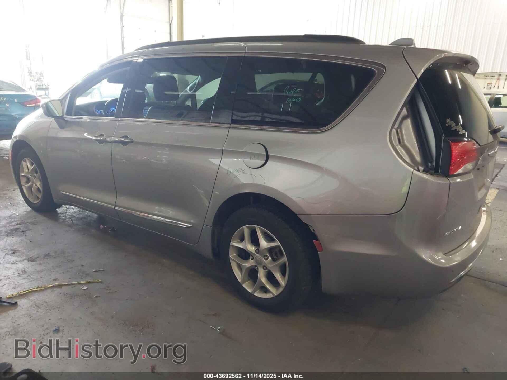 2017 CHRYSLER PACIFICA - VIN: 2C4RC1BGXHR820375 - Фото 3