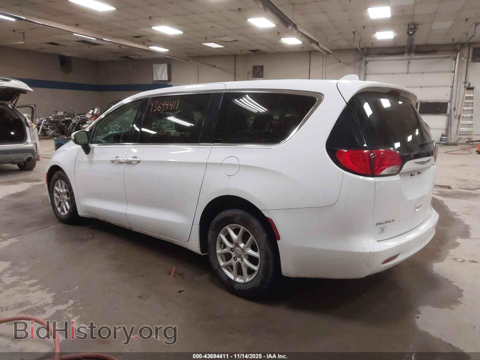 2017 CHRYSLER PACIFICA - VIN: 2C4RC1DG4HR711701 - Фото 3