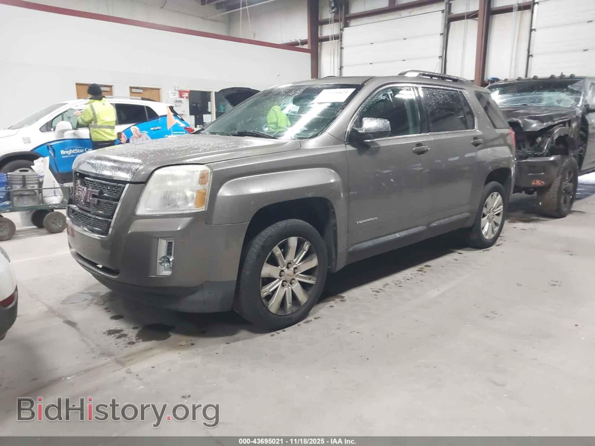 2011 GMC TERRAIN - VIN: 2CTFLTE55B6371564 - Photo 2
