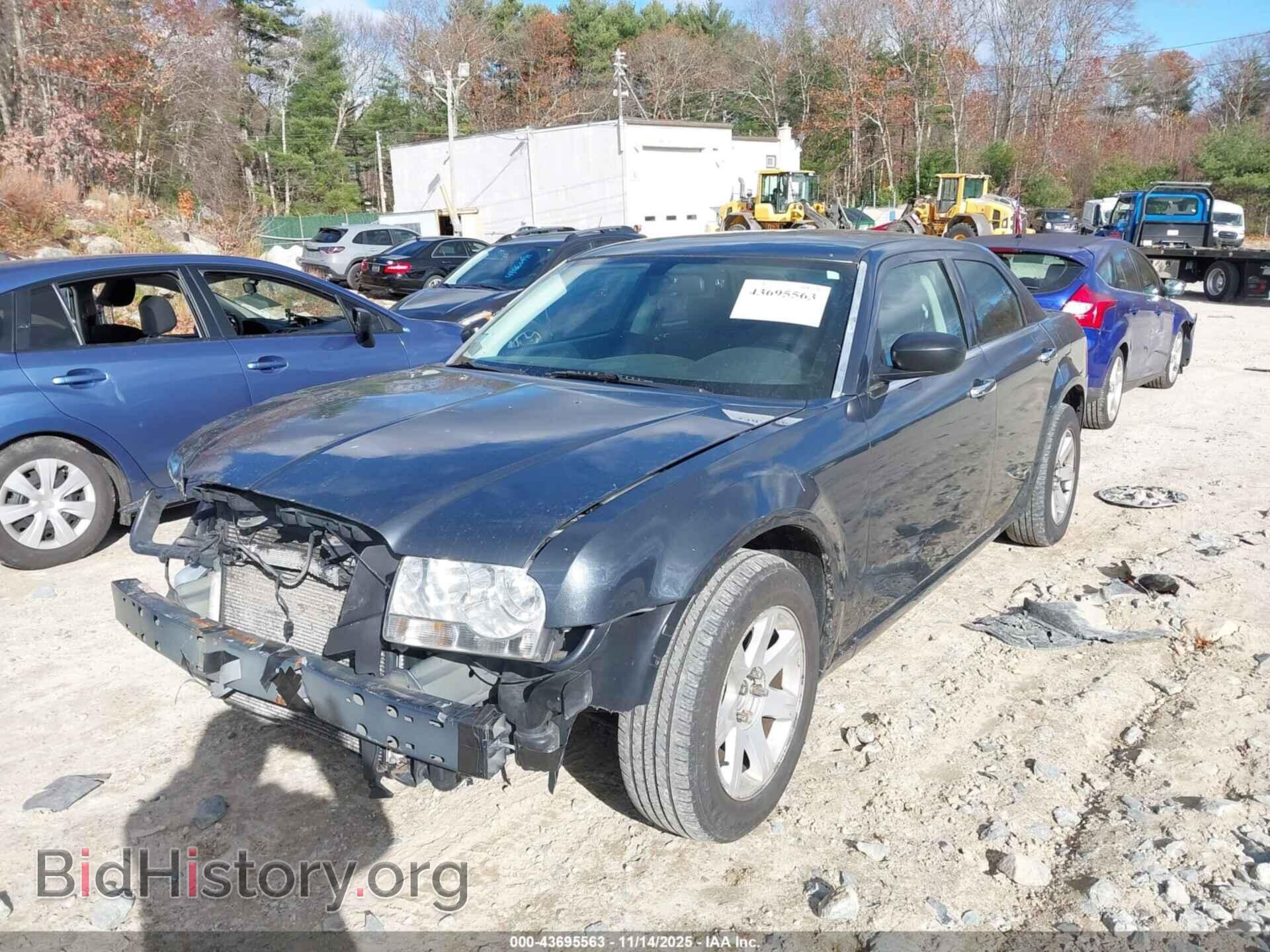 2008 CHRYSLER 300 - VIN: 2C3KA43R08H180244 - Фото 2