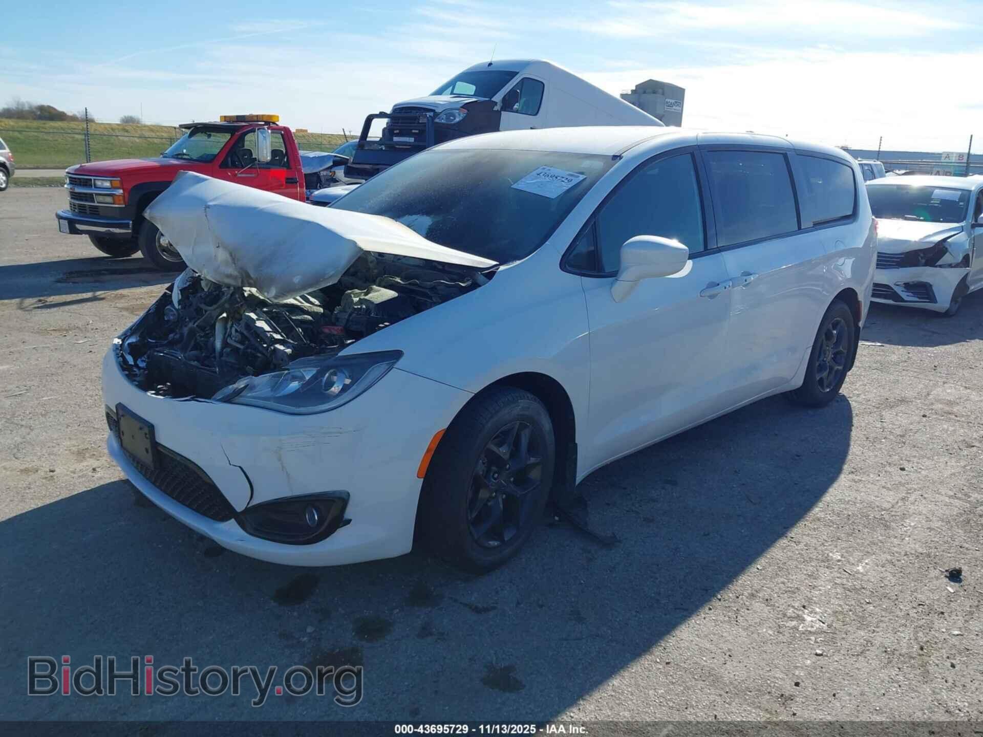 2020 CHRYSLER PACIFICA - VIN: 2C4RC1FGXLR108757 - Фото 2
