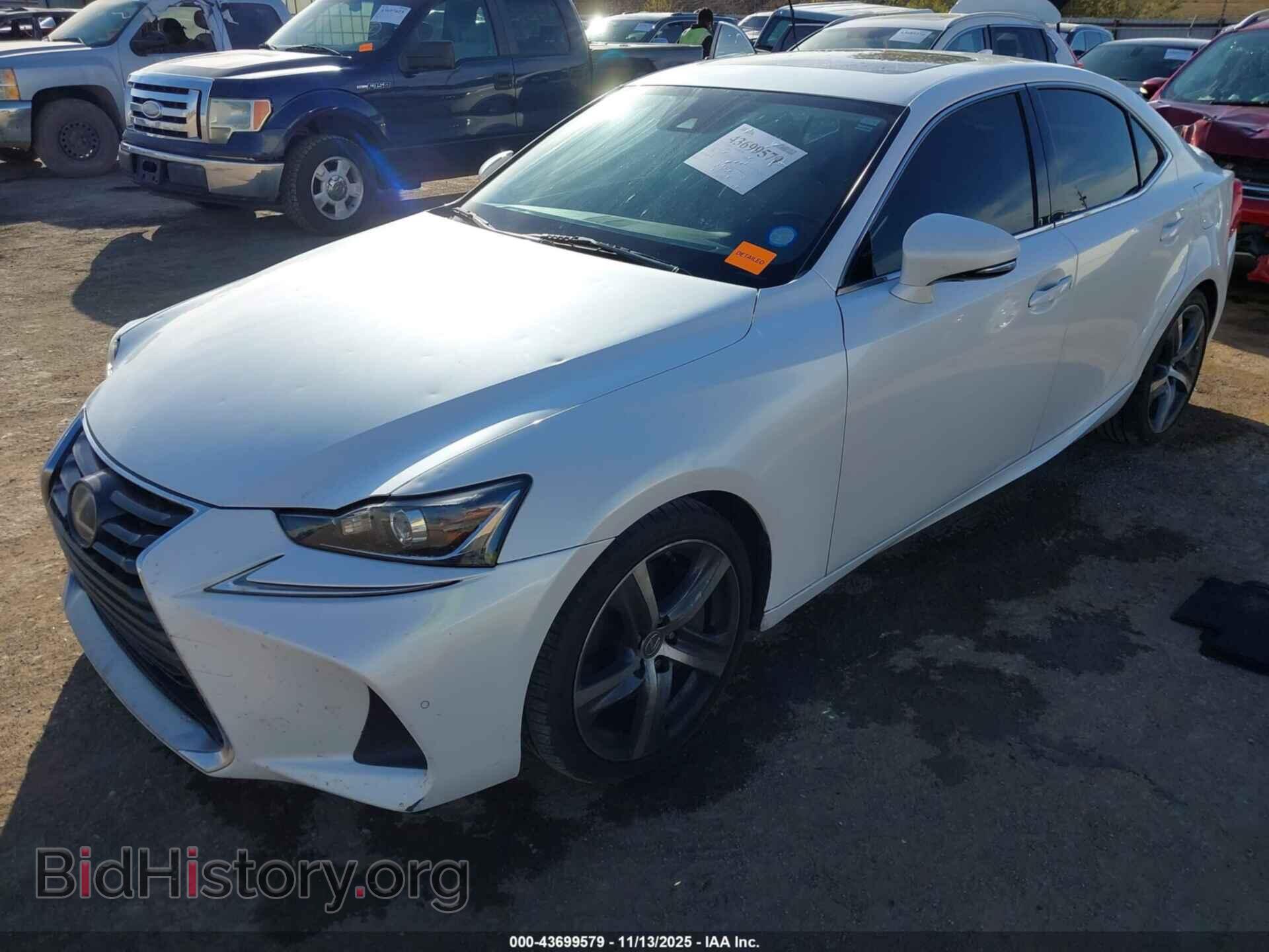 2017 LEXUS IS 200T - VIN: JTHBA1D2XH5040834 - Фото 2