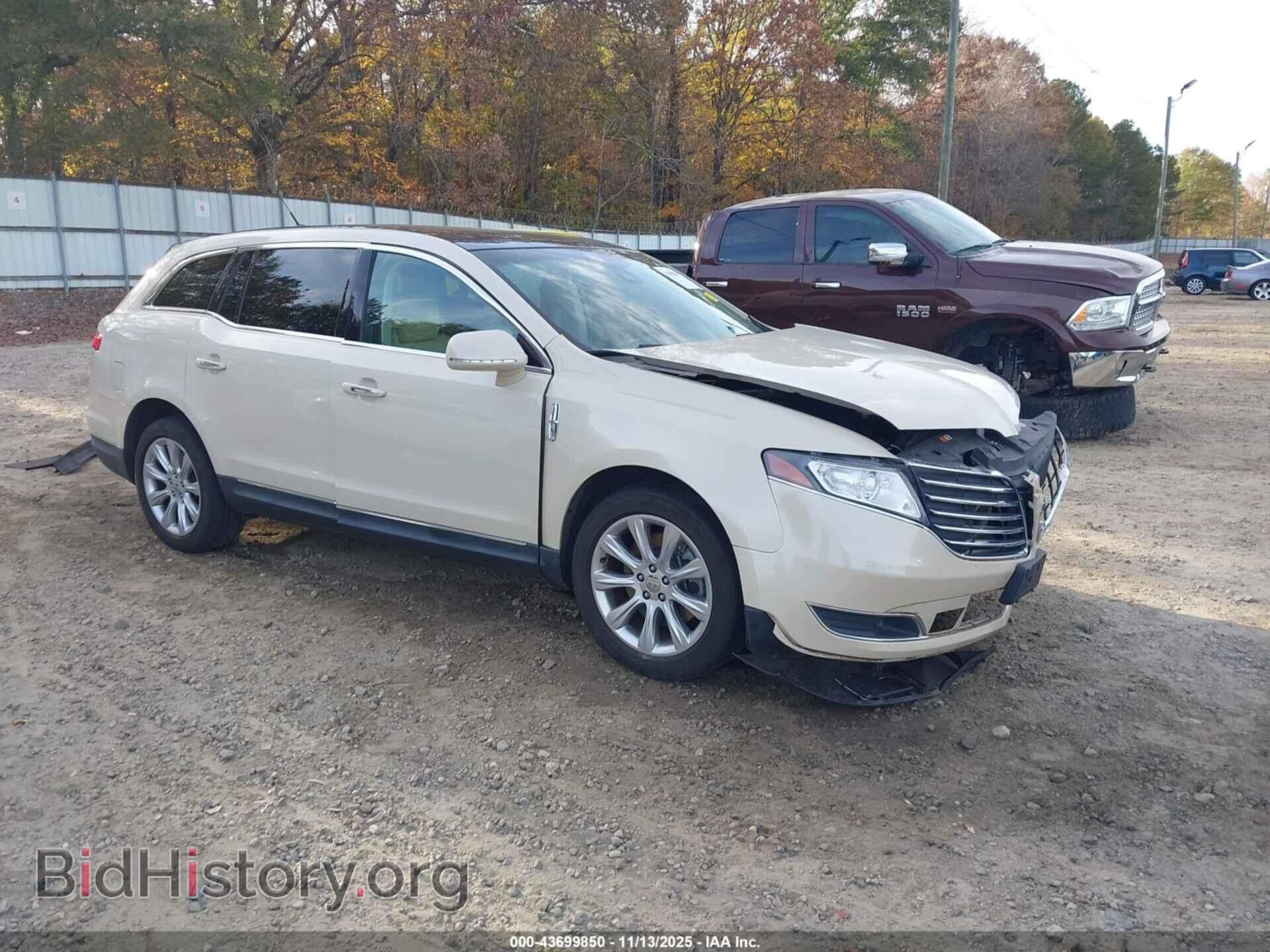 Photo 2LMHJ5FK8JBL00875 - LINCOLN MKT 2018