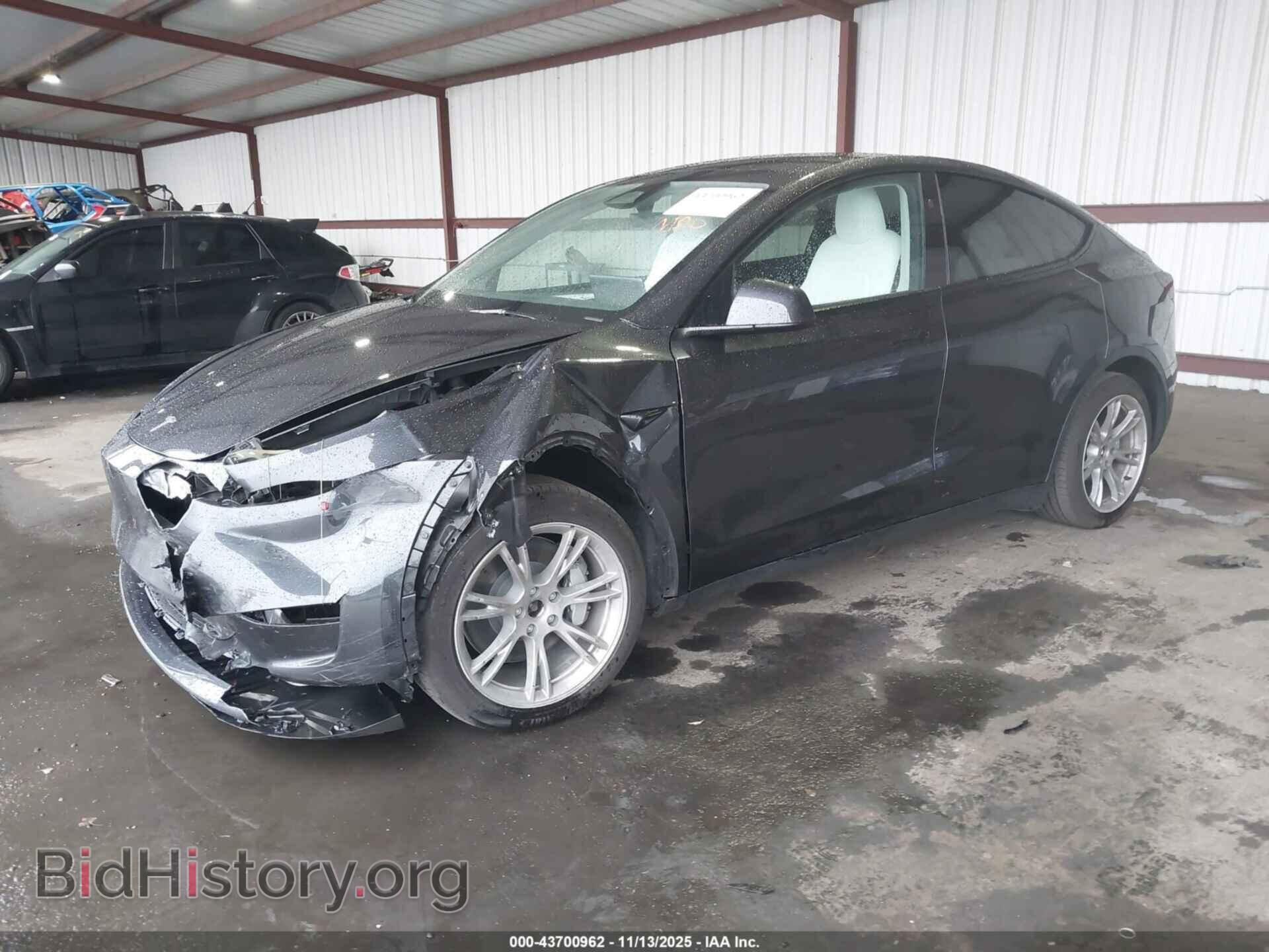 2024 TESLA MODEL Y - VIN: 7SAYGDEEXRF985242 - Фото 2