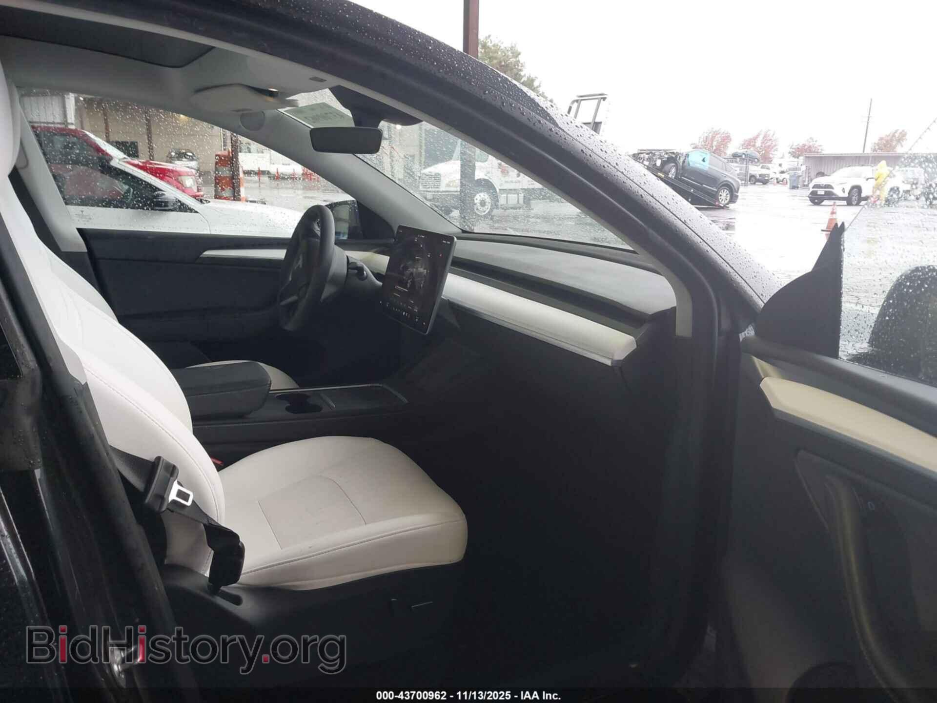 2024 TESLA MODEL Y - VIN: 7SAYGDEEXRF985242 - Фото 5