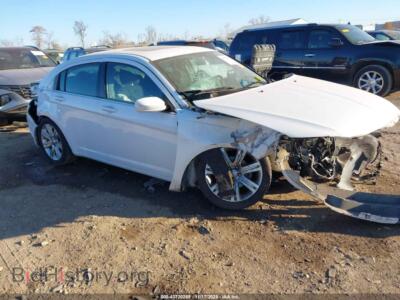 2012 Chrysler 200 Touring, белый — VIN 1C3CCBBG2CN205616, IAAI