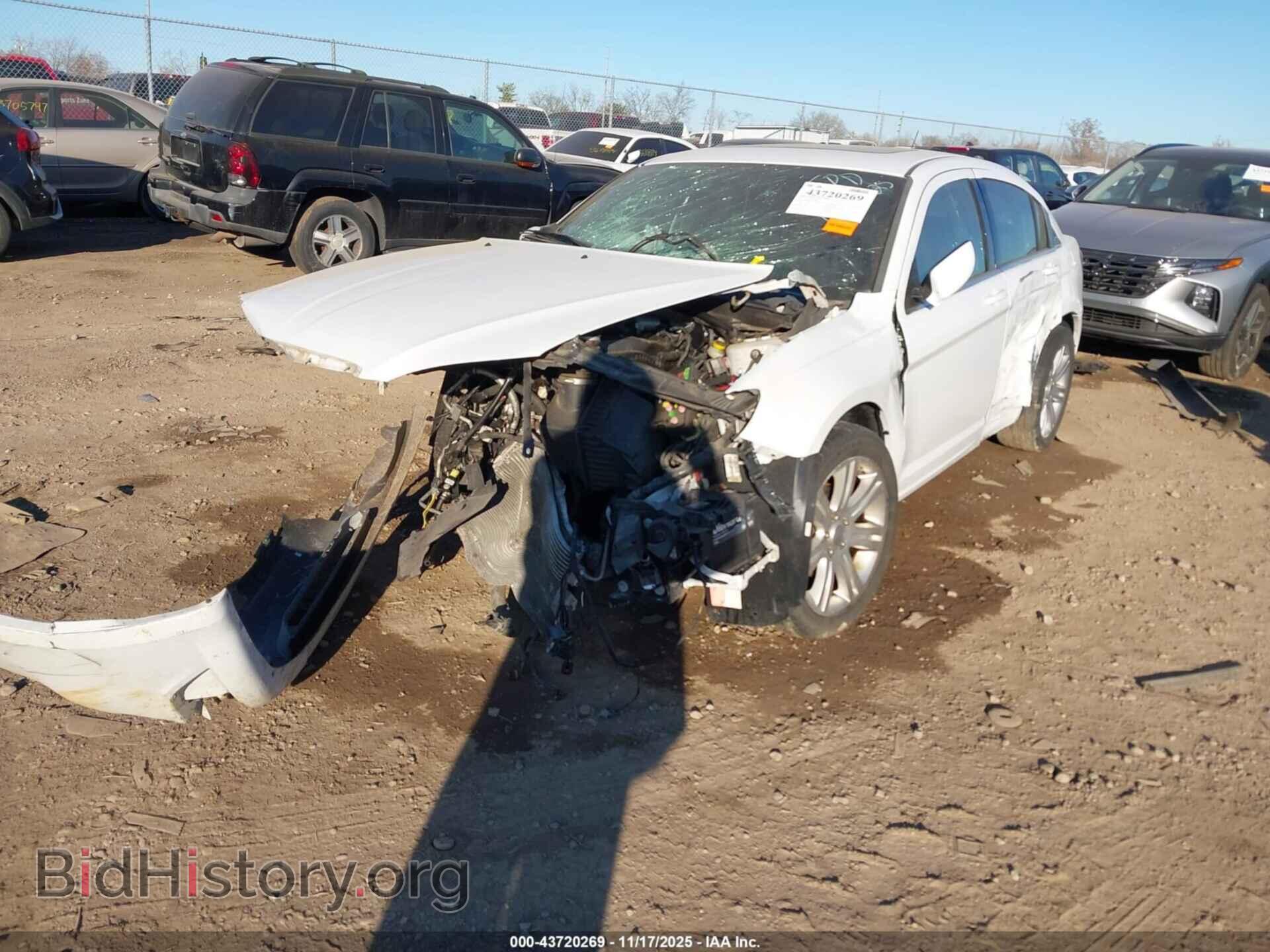 2012 CHRYSLER 200 - VIN: 1C3CCBBG2CN205616 - Photo 2