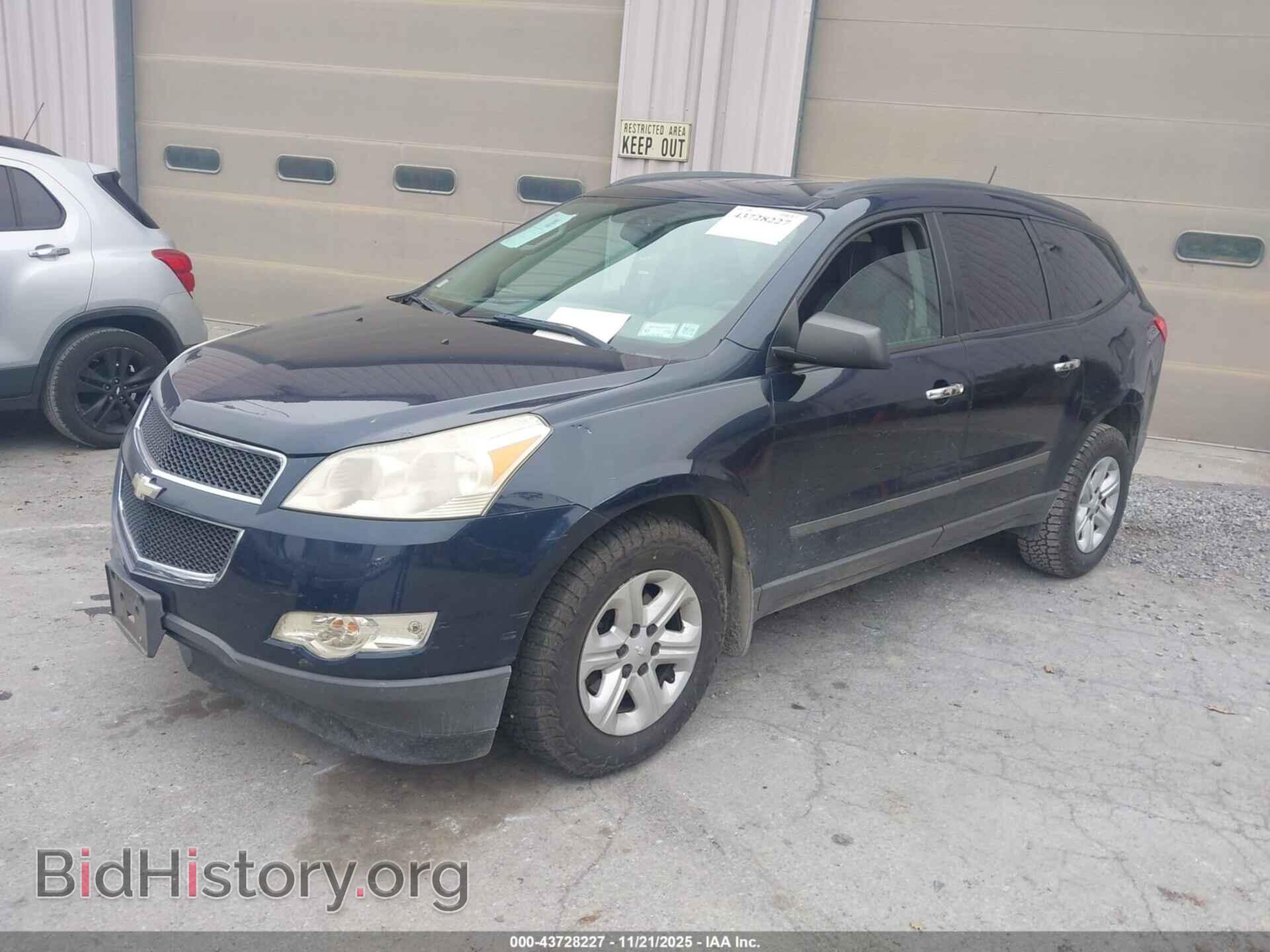 2011 CHEVROLET TRAVERSE - VIN: 1GNKVFED2BJ390872 - Фото 2
