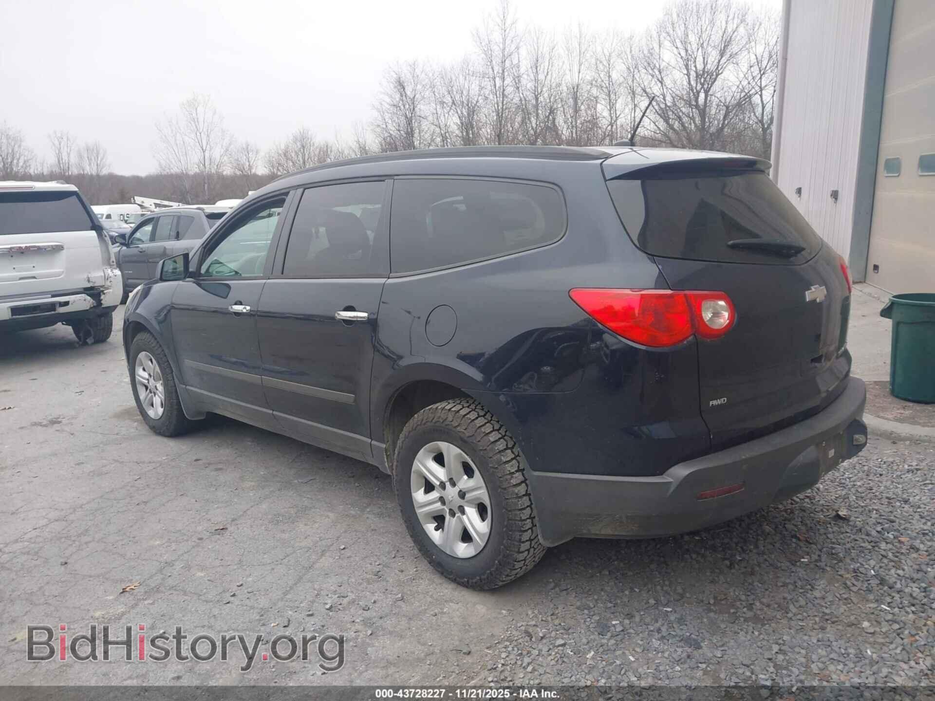 2011 CHEVROLET TRAVERSE - VIN: 1GNKVFED2BJ390872 - Фото 3