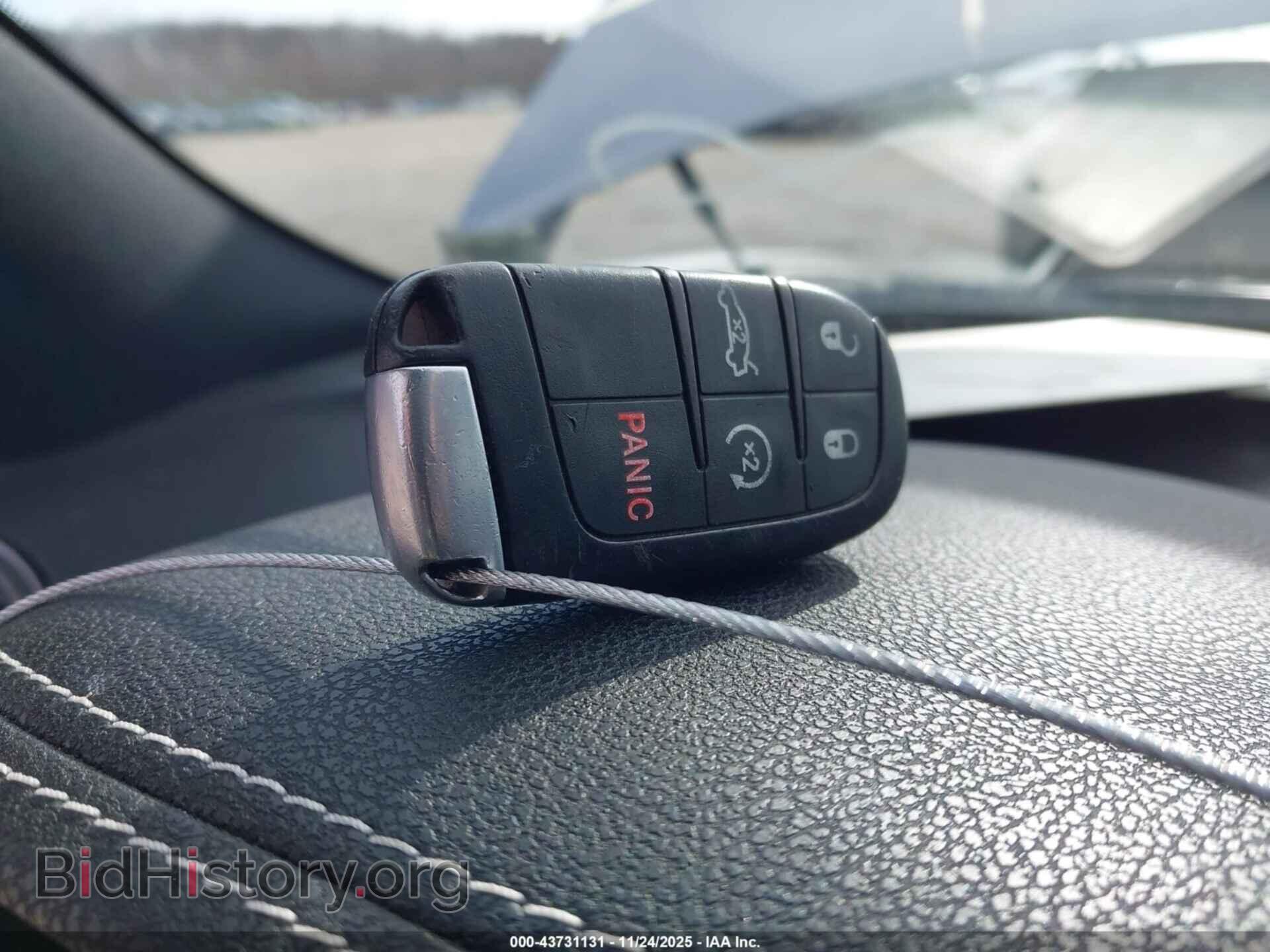 2015 CHRYSLER 300 - VIN: 2C3CCAGG7FH876263 - Фото 11