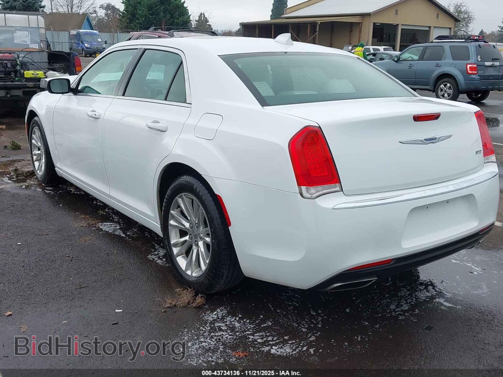 2017 CHRYSLER 300 - VIN: 2C3CCAAG2HH630846 - Фото 3
