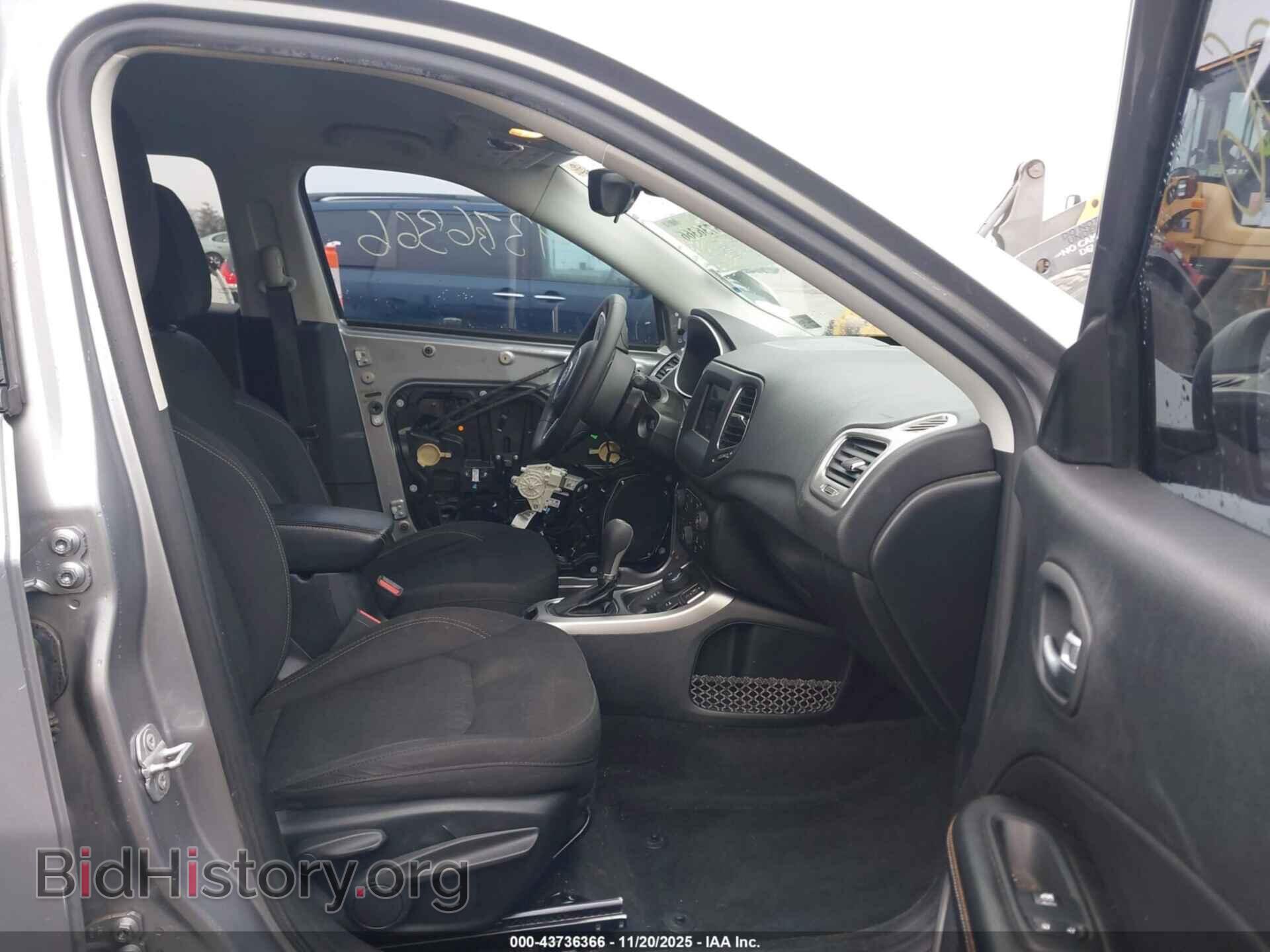 2018 JEEP COMPASS - VIN: 3C4NJDAB4JT230266 - Фото 5