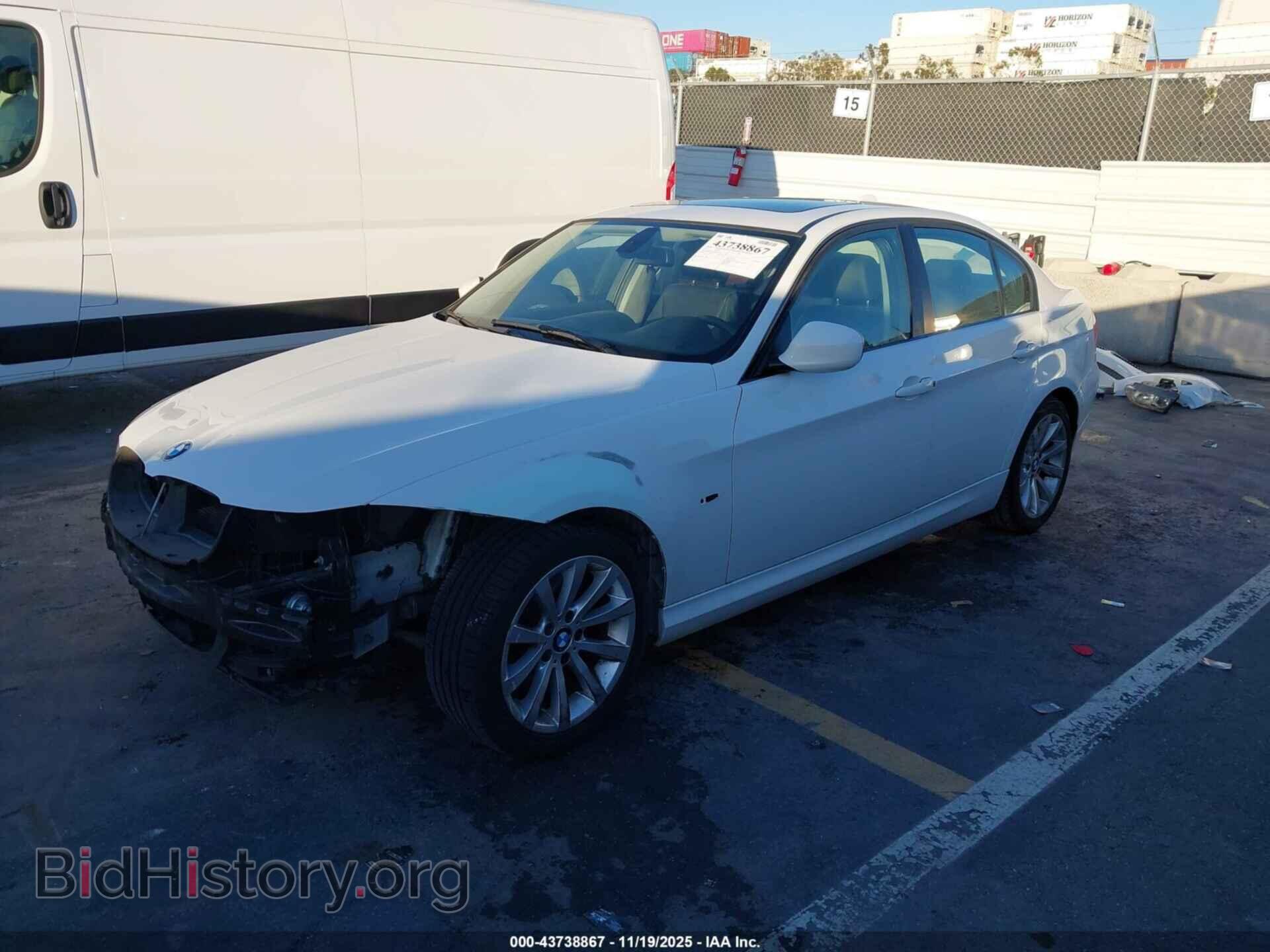 2011 BMW 328I - VIN: WBAPH5G56BNM77041 - Фото 2