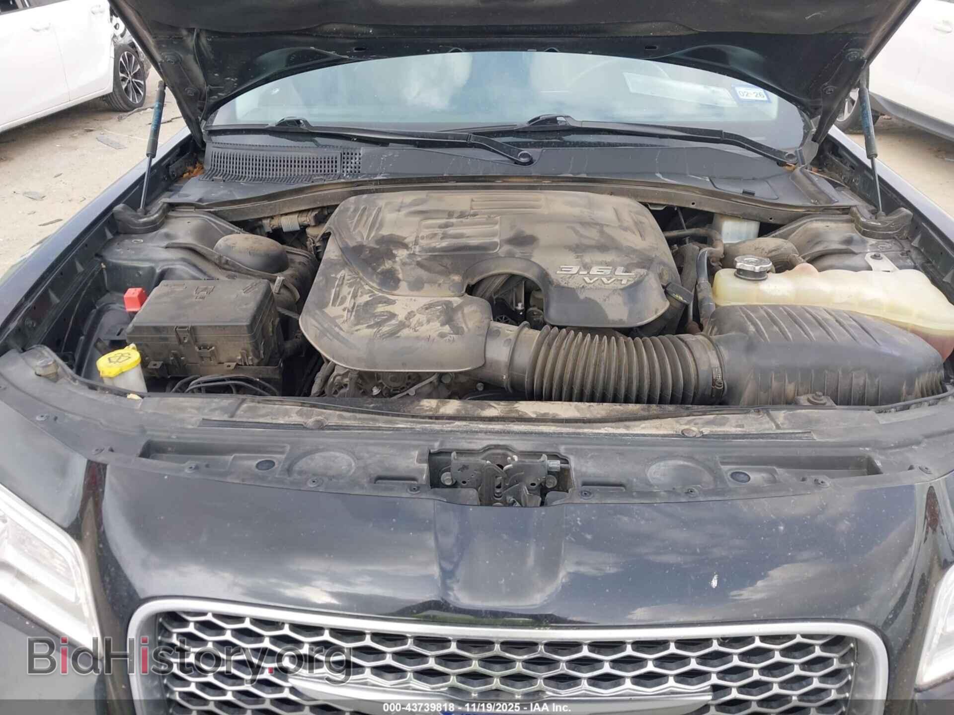 2019 CHRYSLER 300 - VIN: 2C3CCAAG9KH613646 - Фото 10