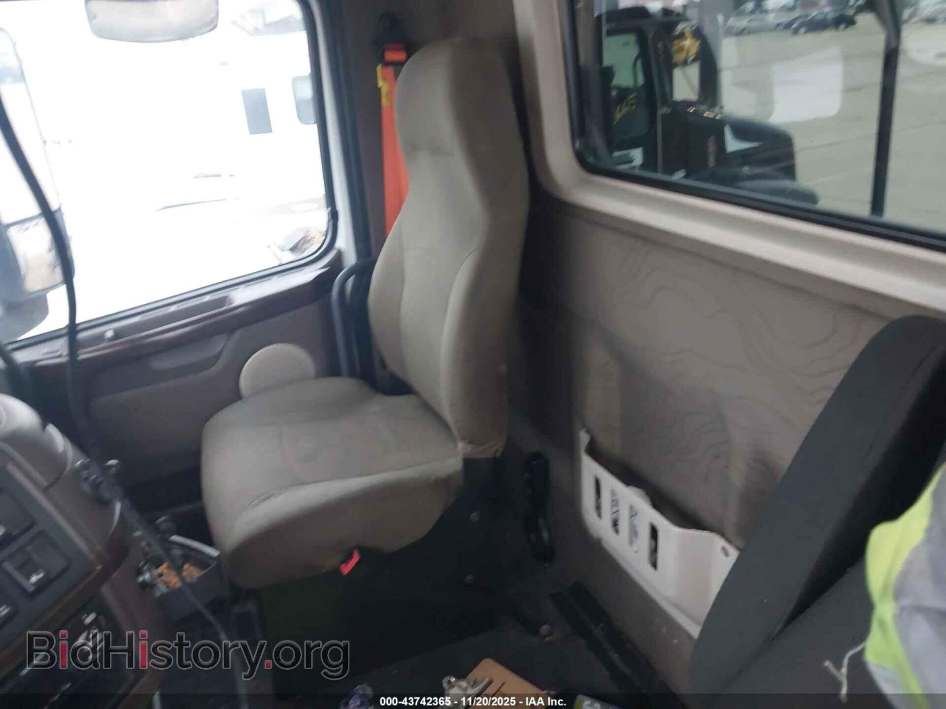 2016 VOLVO VN - VIN: 4V4NC9EH2GN948689 - Фото 6