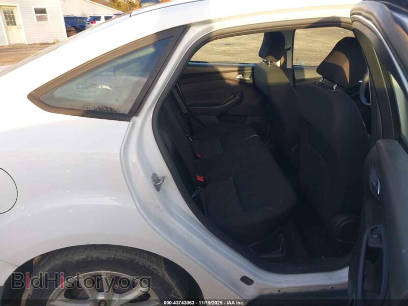 2016 Ford FOCUS (VIN 1FADP3F28GL394207) — фото 8 из 17