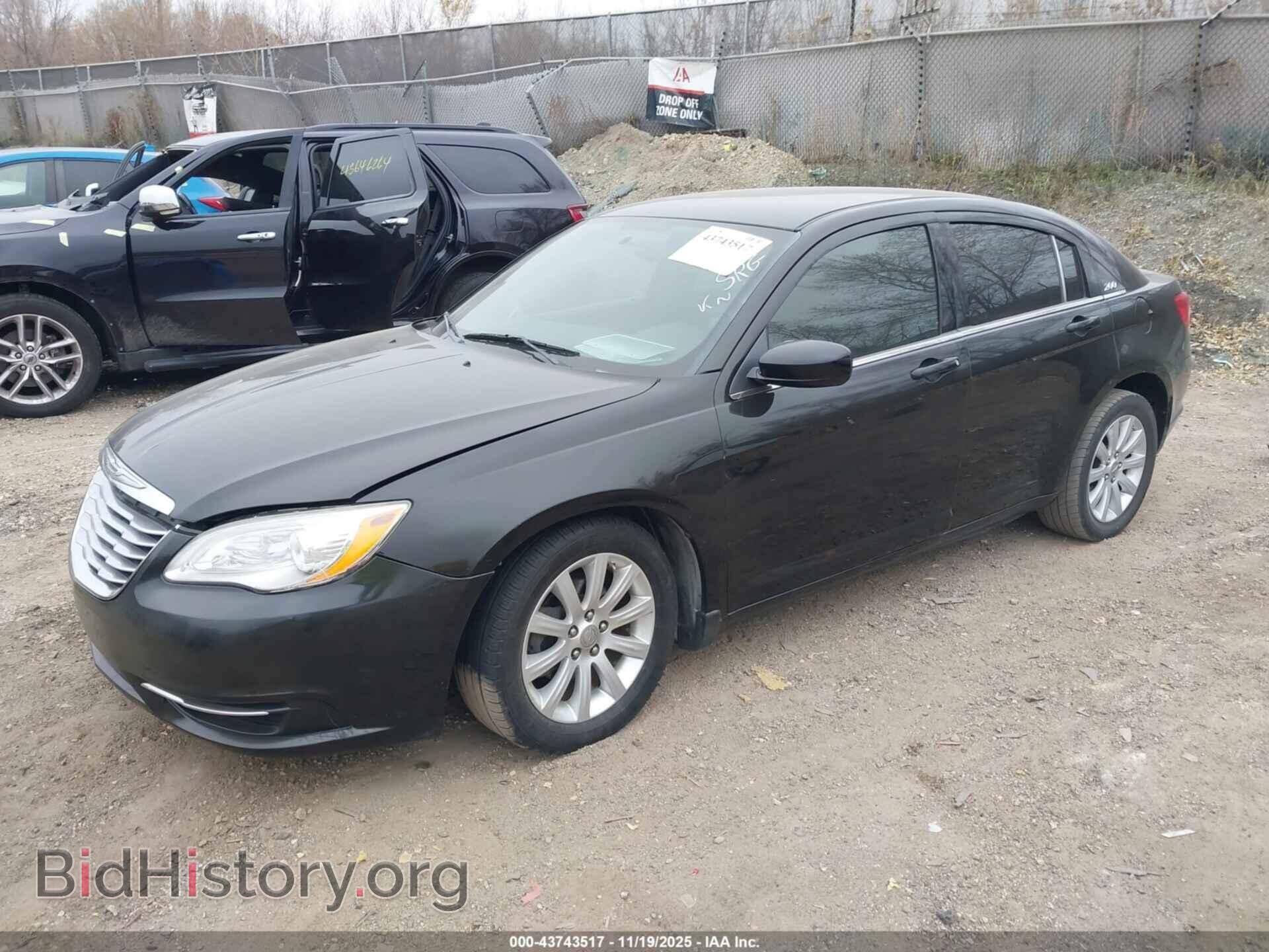 2013 CHRYSLER 200 - VIN: 1C3CCBBGXDN569123 - Фото 2