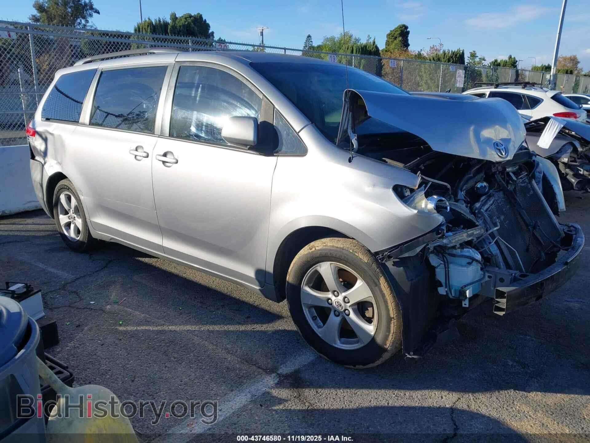 Photo 5TDKK3DC6BS026918 - TOYOTA SIENNA 2011