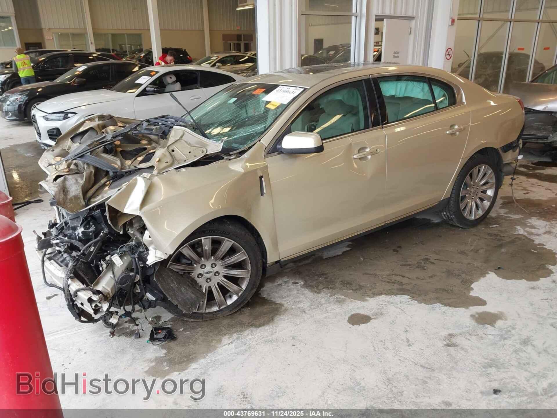2011 LINCOLN MKS - VIN: 1LNHL9DR0BG609604 - Фото 2
