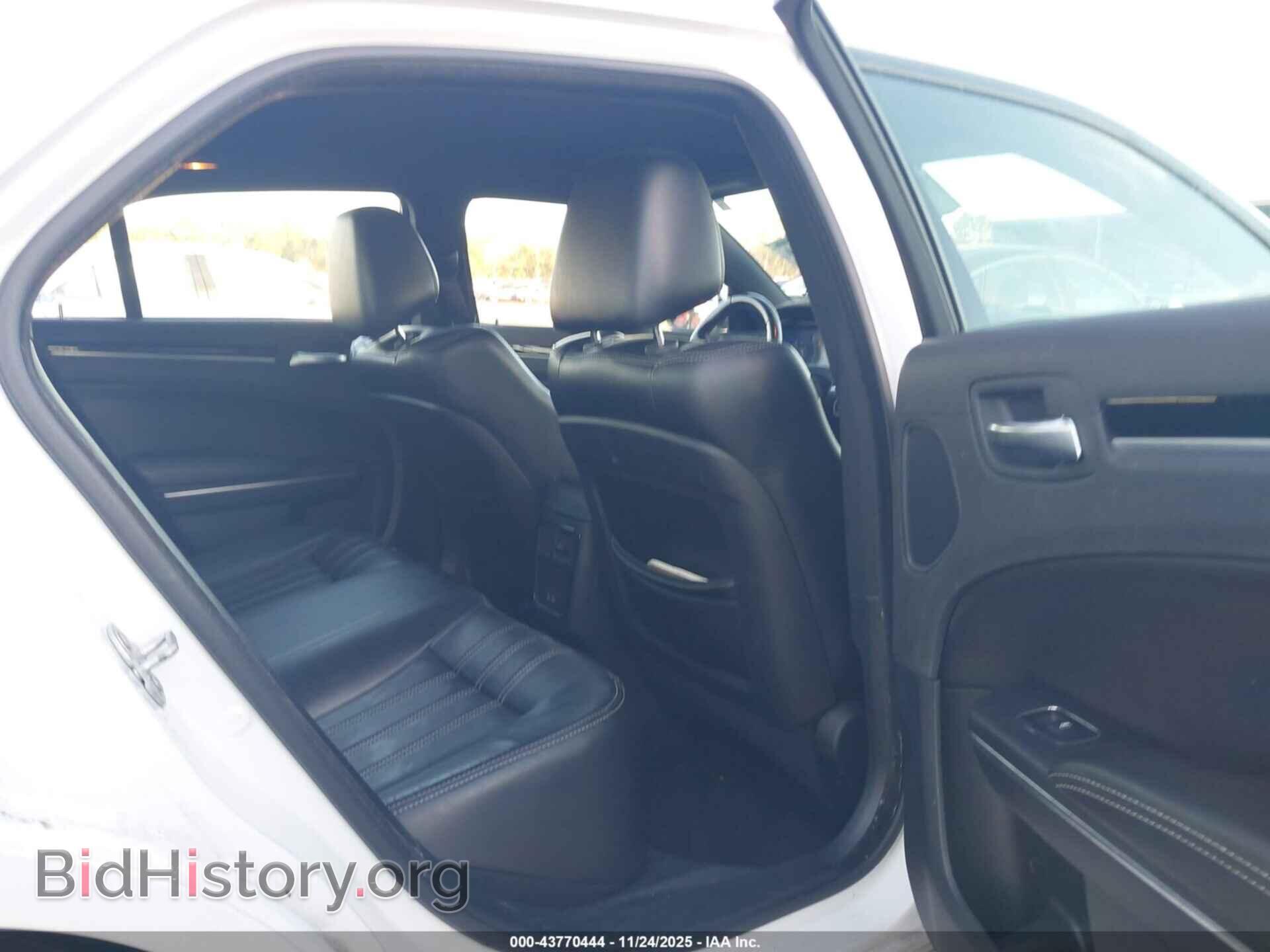 2017 CHRYSLER 300 - VIN: 2C3CCABG4HH617725 - Фото 8