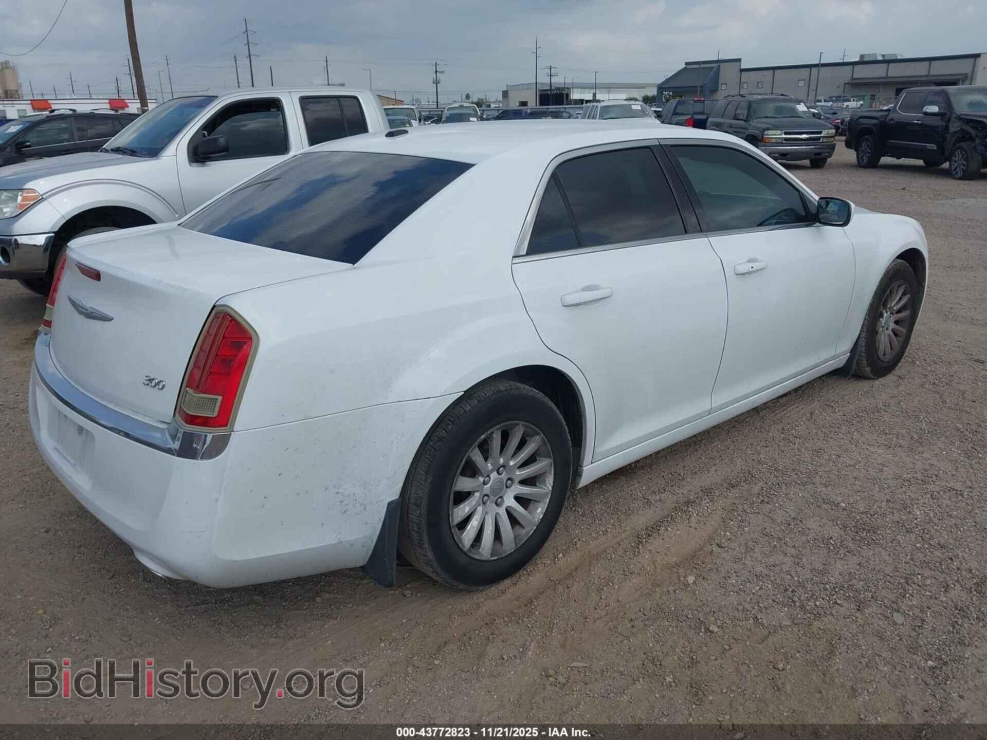 2014 CHRYSLER 300 - VIN: 2C3CCAAG9EH377973 - Фото 4