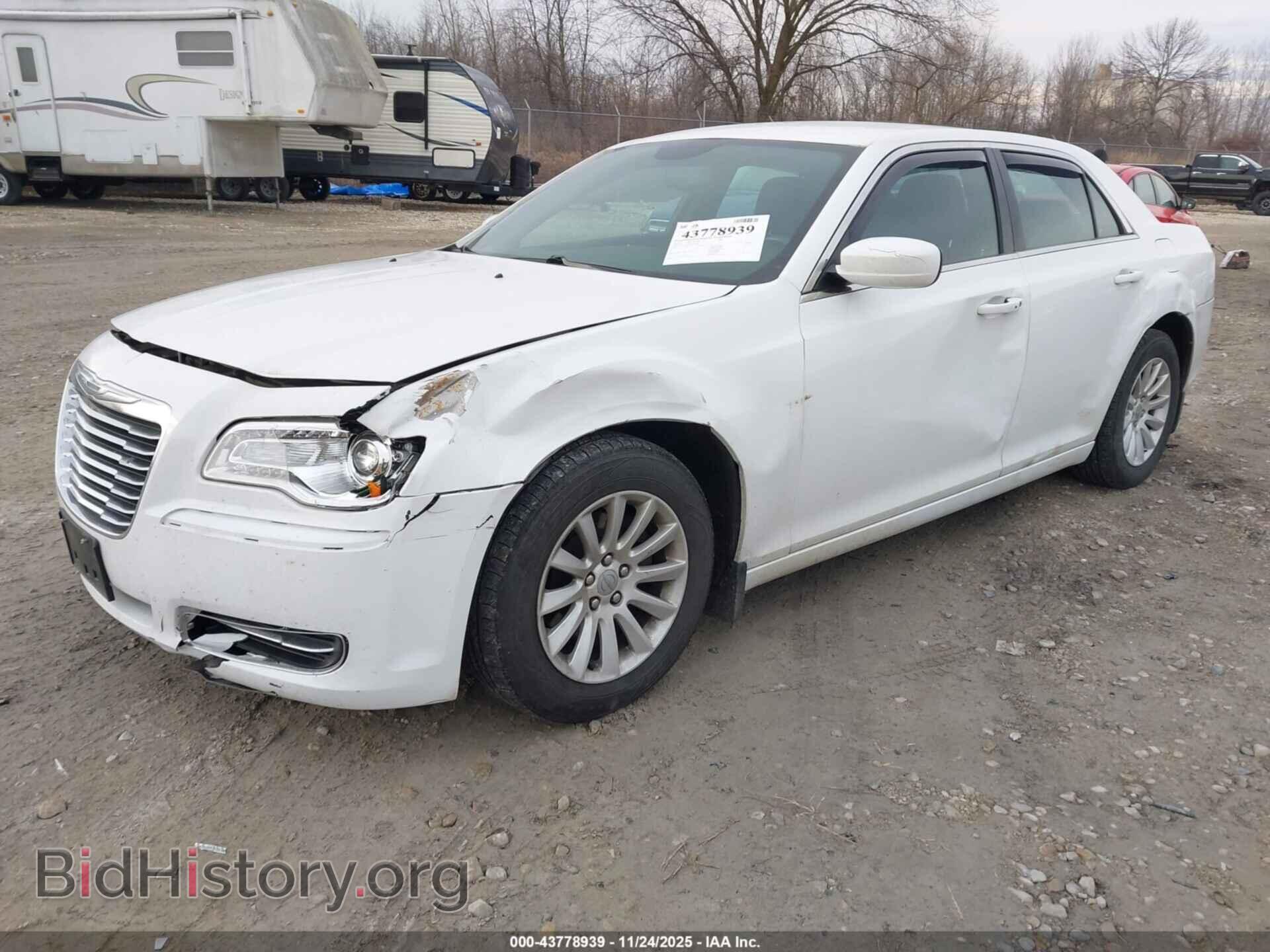 2014 CHRYSLER 300 - VIN: 2C3CCAAG0EH330072 - Фото 2