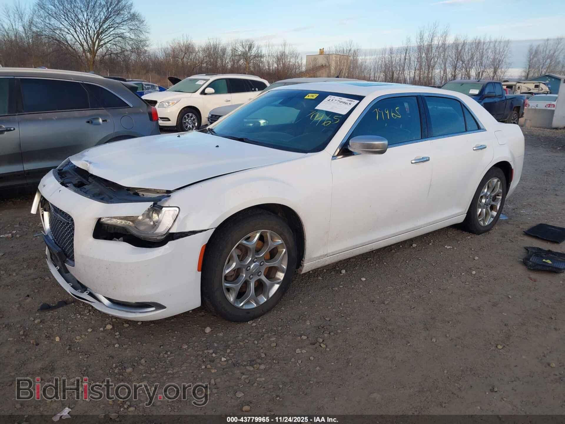 2016 CHRYSLER 300C - VIN: 2C3CCASGXGH161745 - Фото 2