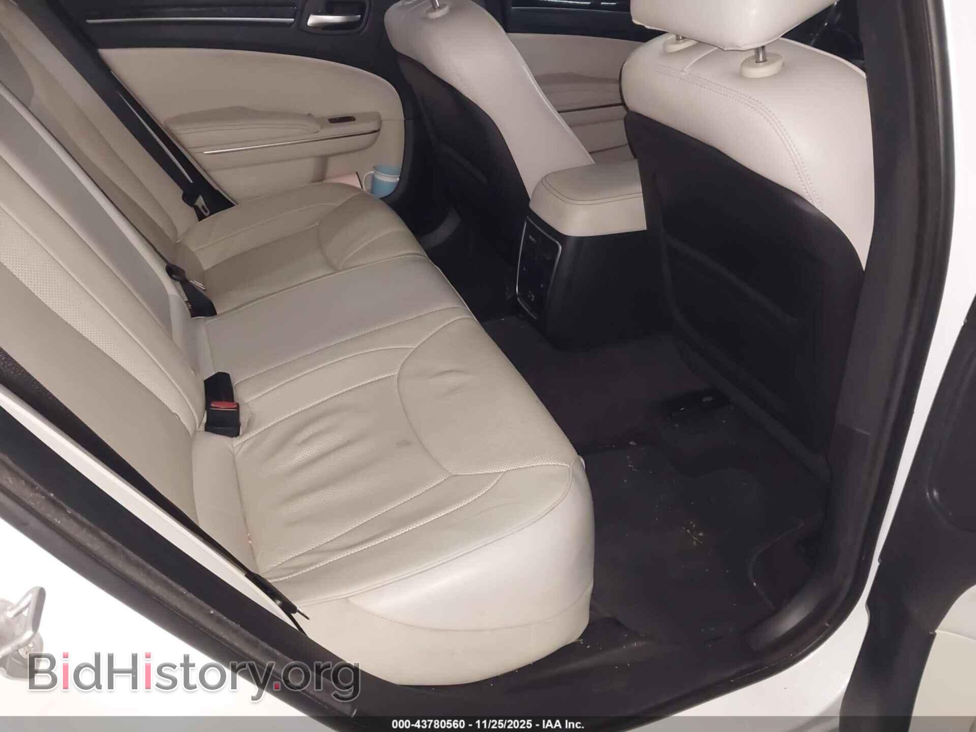 2016 CHRYSLER 300C - VIN: 2C3CCAET4GH244029 - Фото 8