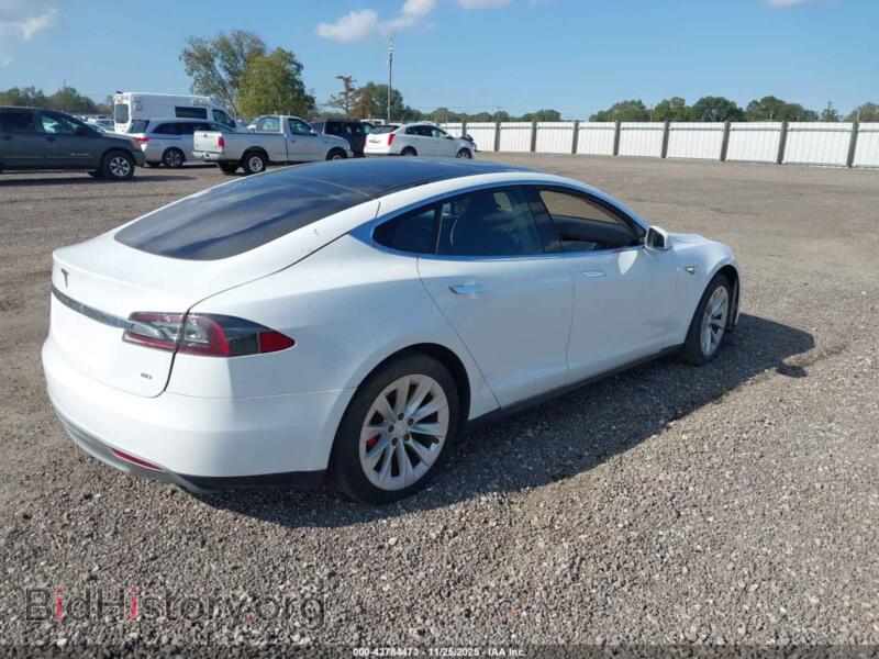 2013 Tesla MODEL S (VIN 5YJSA1AC1DFP10200) — фото 4 из 17