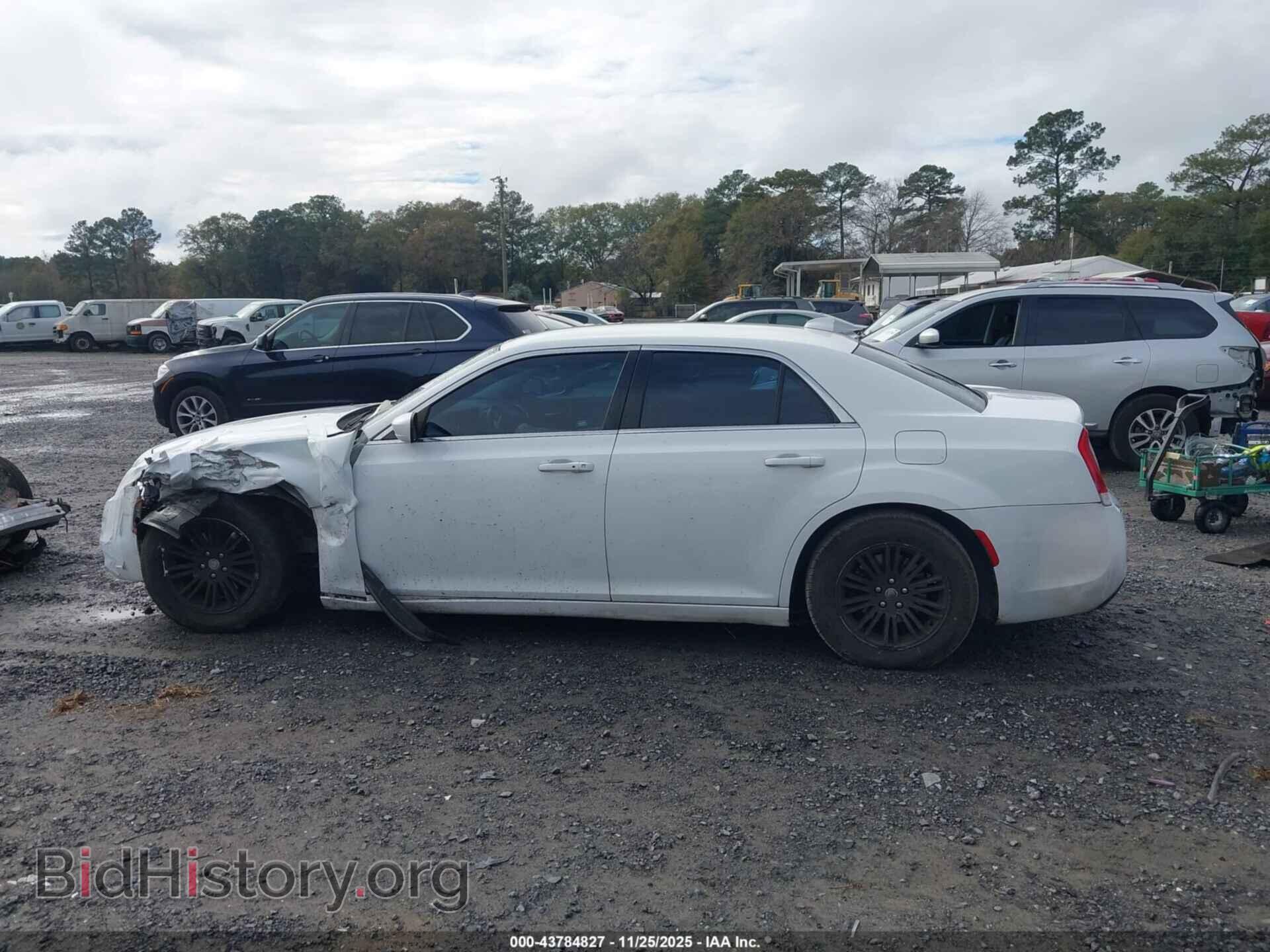 2016 CHRYSLER 300 - VIN: 2C3CCAAG9GH273793 - Фото 13