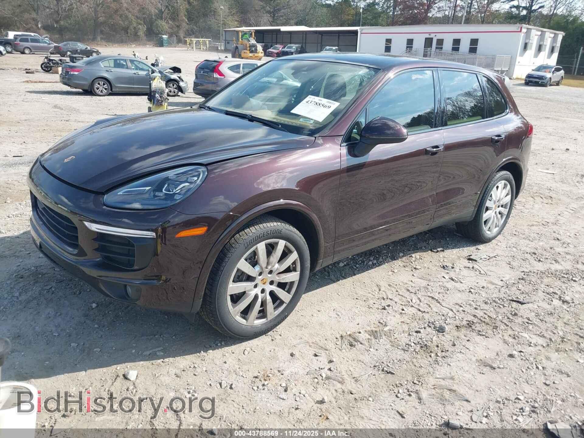 2017 PORSCHE CAYENNE - VIN: WP1AA2A22HKA82308 - Фото 2