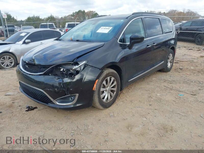 2017 Chrysler PACIFICA (VIN 2C4RC1BG1HR788061) — photo 2 of 16