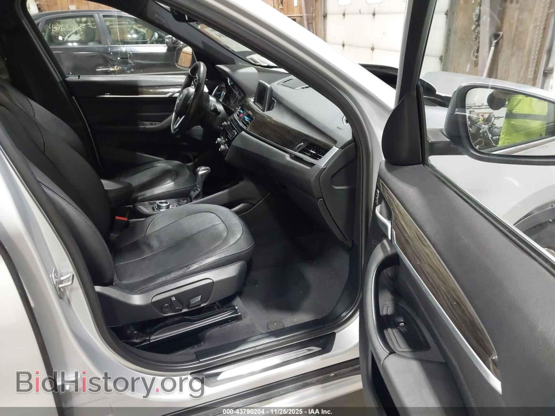 2017 BMW X1 - VIN: WBXHT3Z31H4A52241 - Фото 5